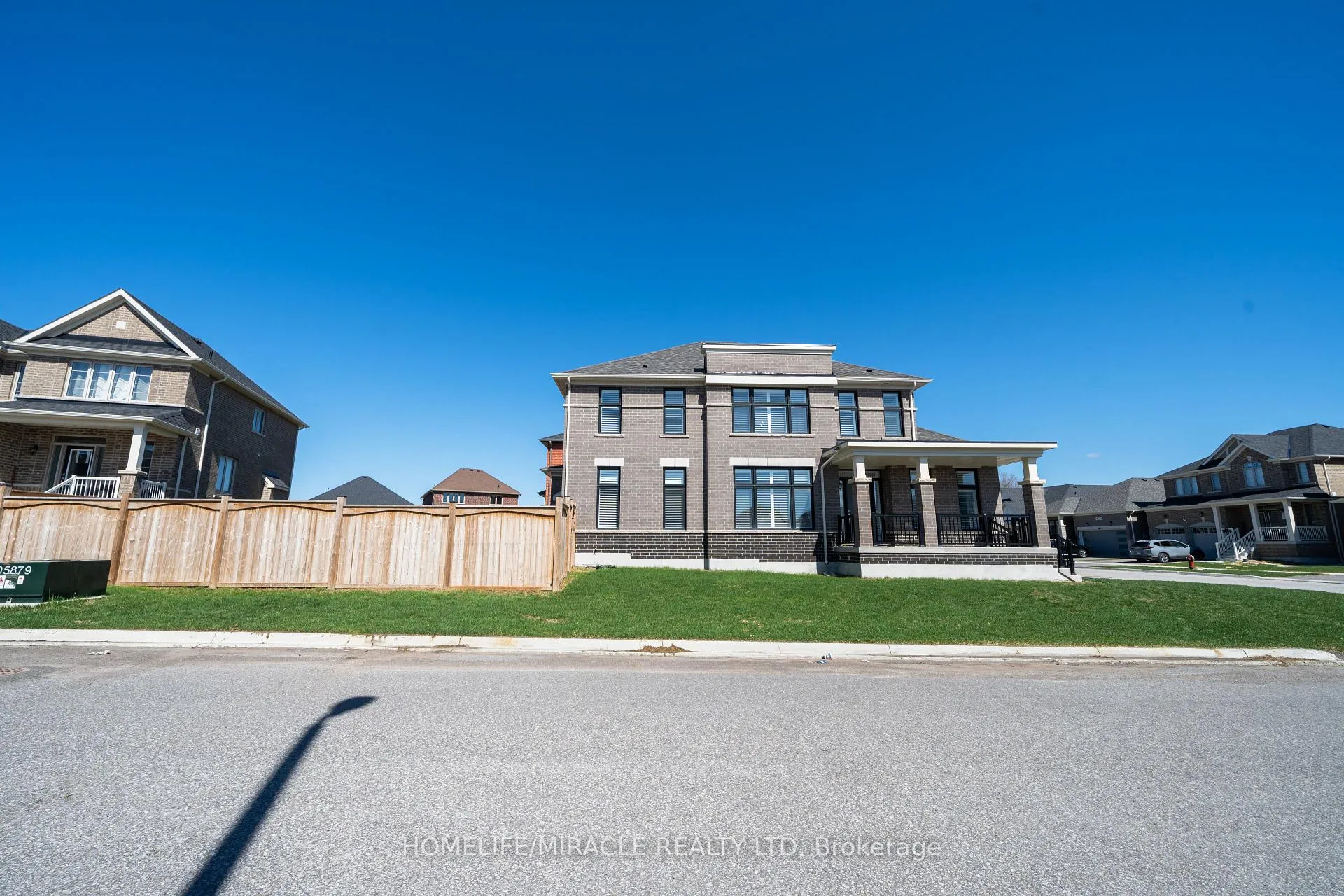 Photo 5 of 1 Ainslie Hill Crescent, Georgina, Sutton & Jackson's Point — HOMEH