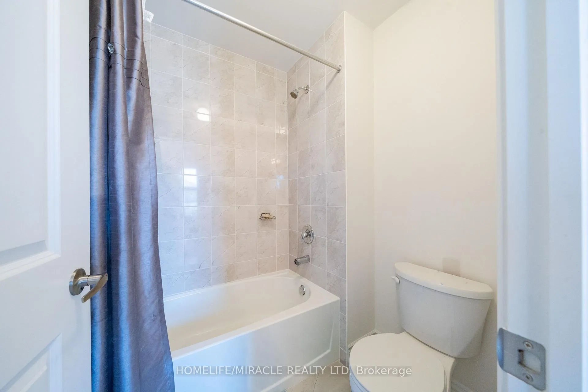 Photo 35 of 1 Ainslie Hill Crescent, Georgina, Sutton & Jackson's Point — HOMEH