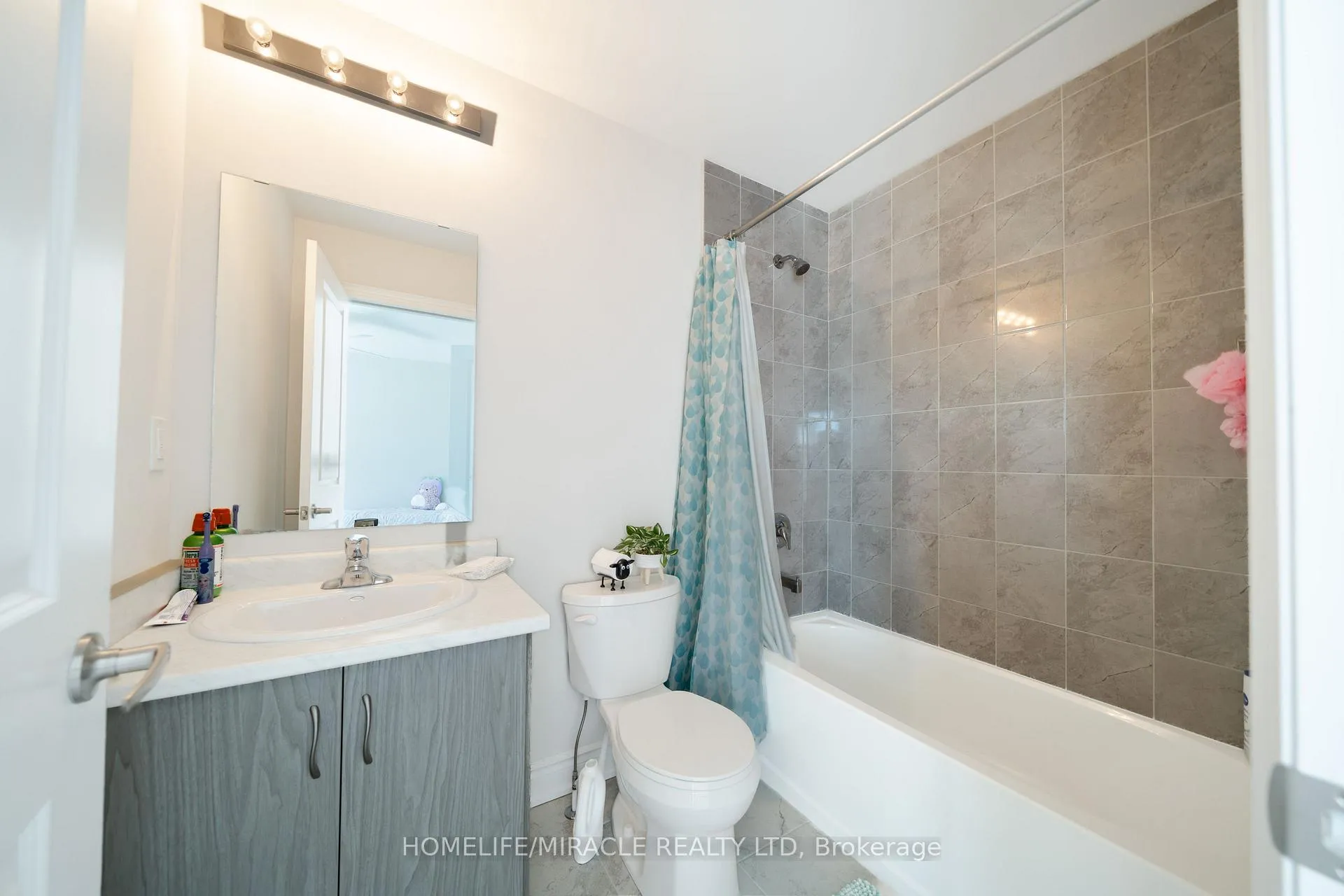 Photo 42 of 1 Ainslie Hill Crescent, Georgina, Sutton & Jackson's Point — HOMEH