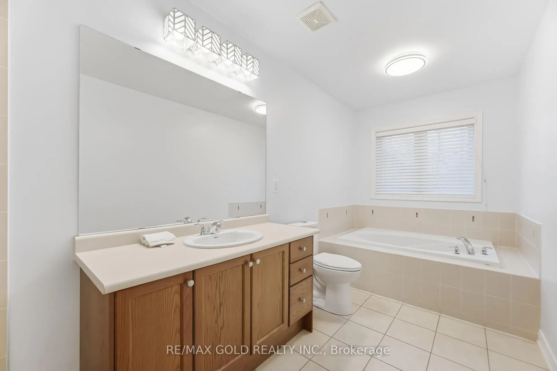 Photo 19 of 152 Father Tobin Road, Brampton, Sandringham-Wellington — HOMEH
