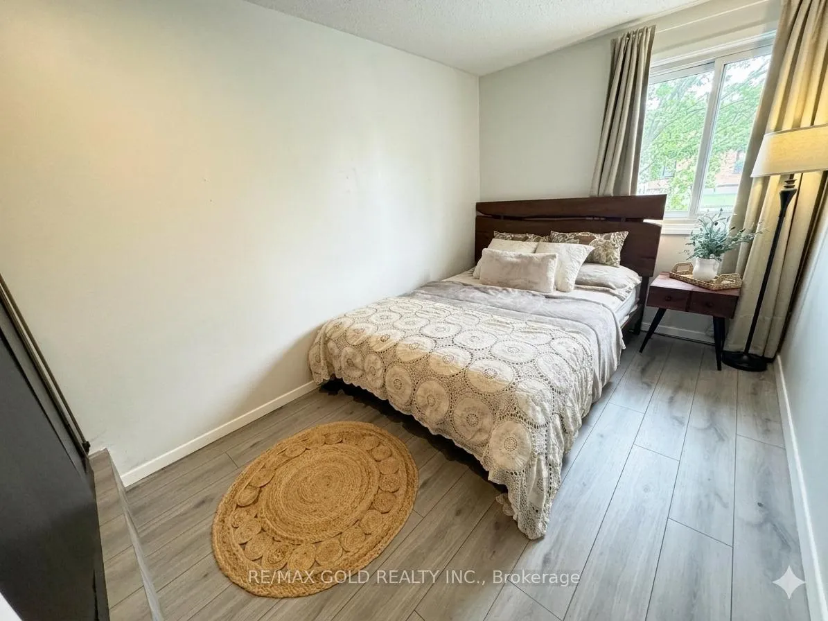 Photo 7 of 23 Flint Drive, Kitchener — HOMEH