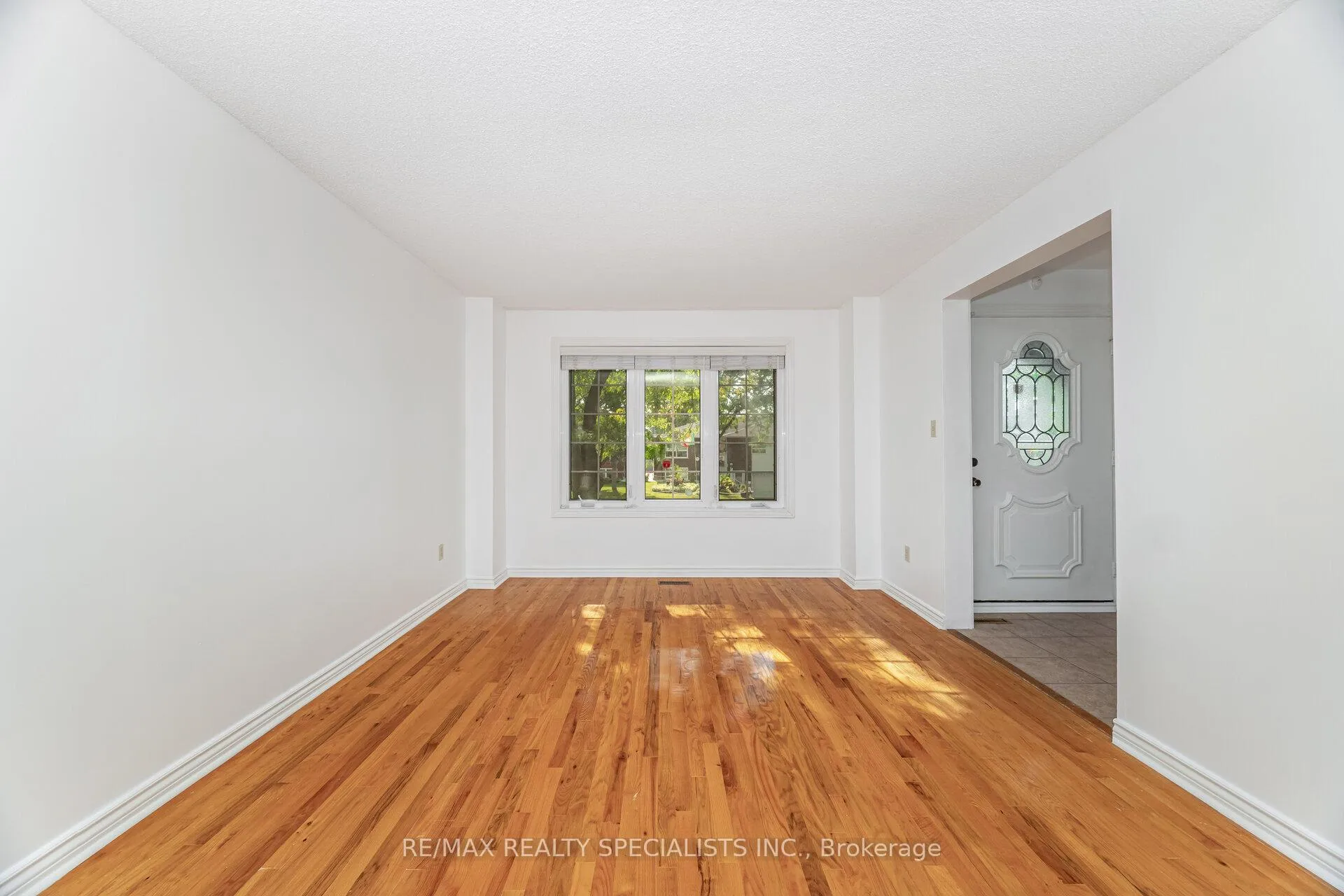 Photo 6 of 30 Linkdale Road, Brampton, Brampton North — HOMEH