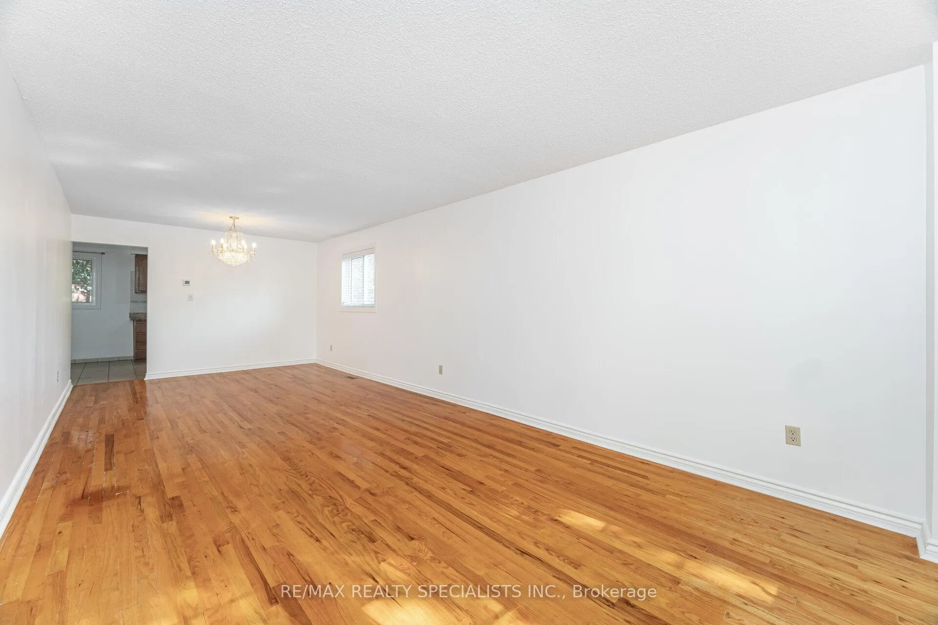 Photo 8 of 30 Linkdale Road, Brampton, Brampton North — HOMEH