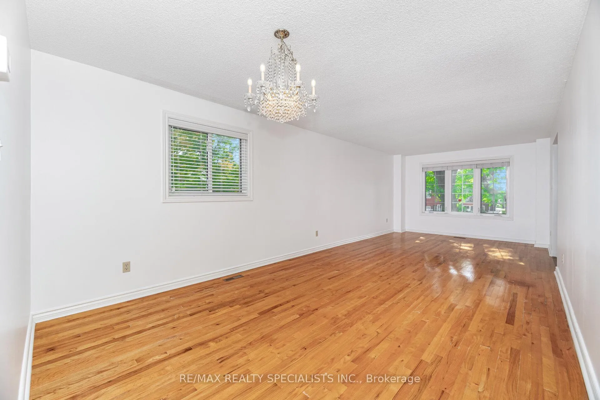 Photo 9 of 30 Linkdale Road, Brampton, Brampton North — HOMEH