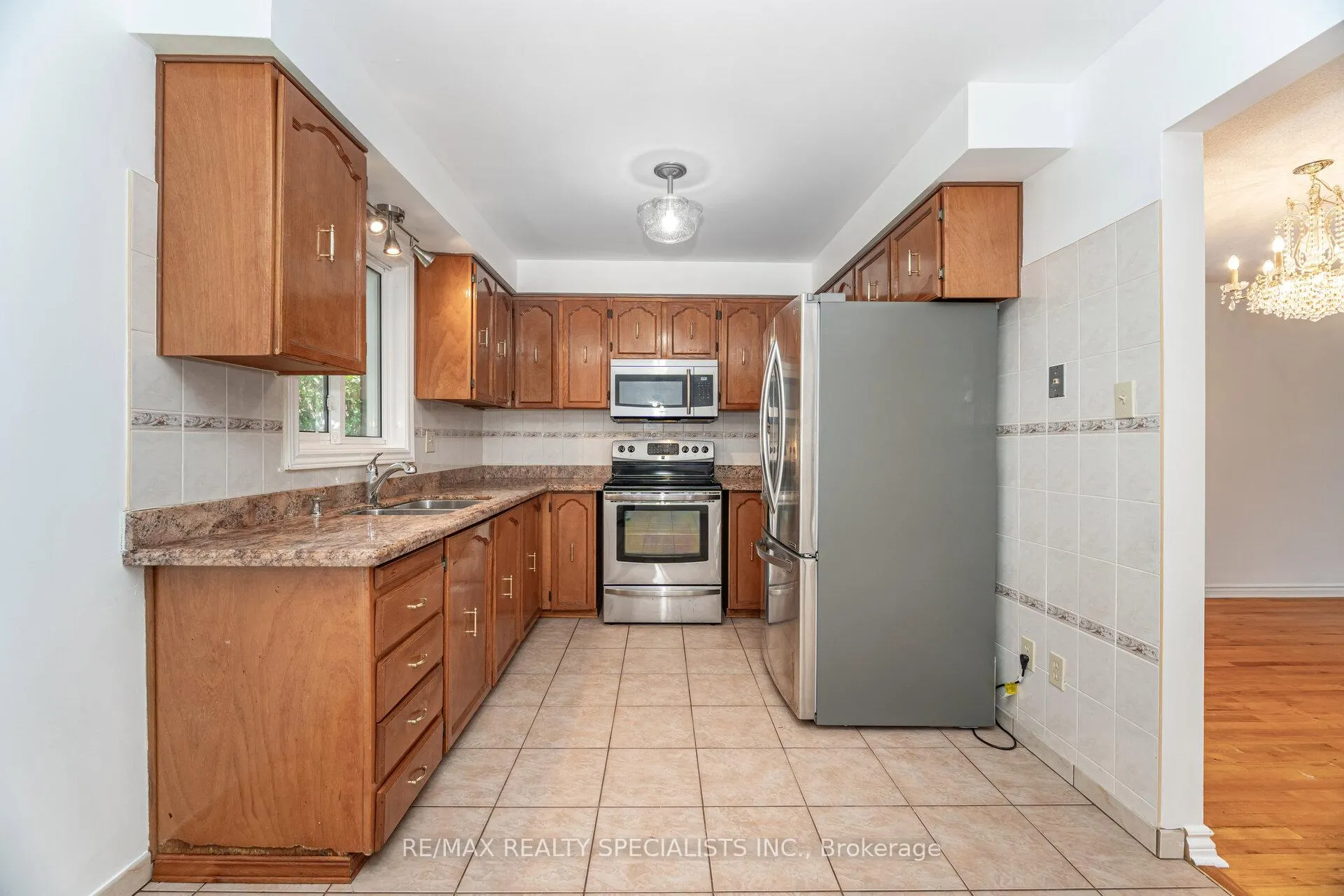 Photo 10 of 30 Linkdale Road, Brampton, Brampton North — HOMEH