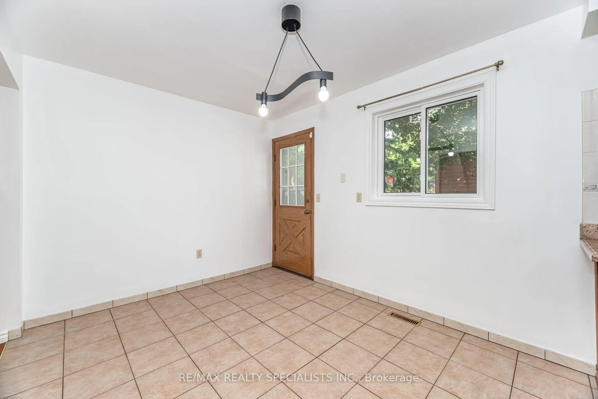 Photo 14 of 30 Linkdale Road, Brampton, Brampton North — HOMEH