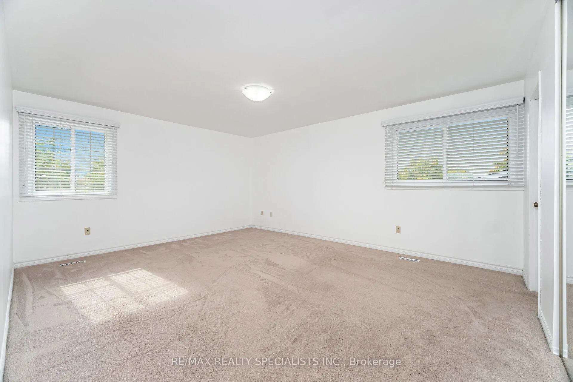 Photo 19 of 30 Linkdale Road, Brampton, Brampton North — HOMEH
