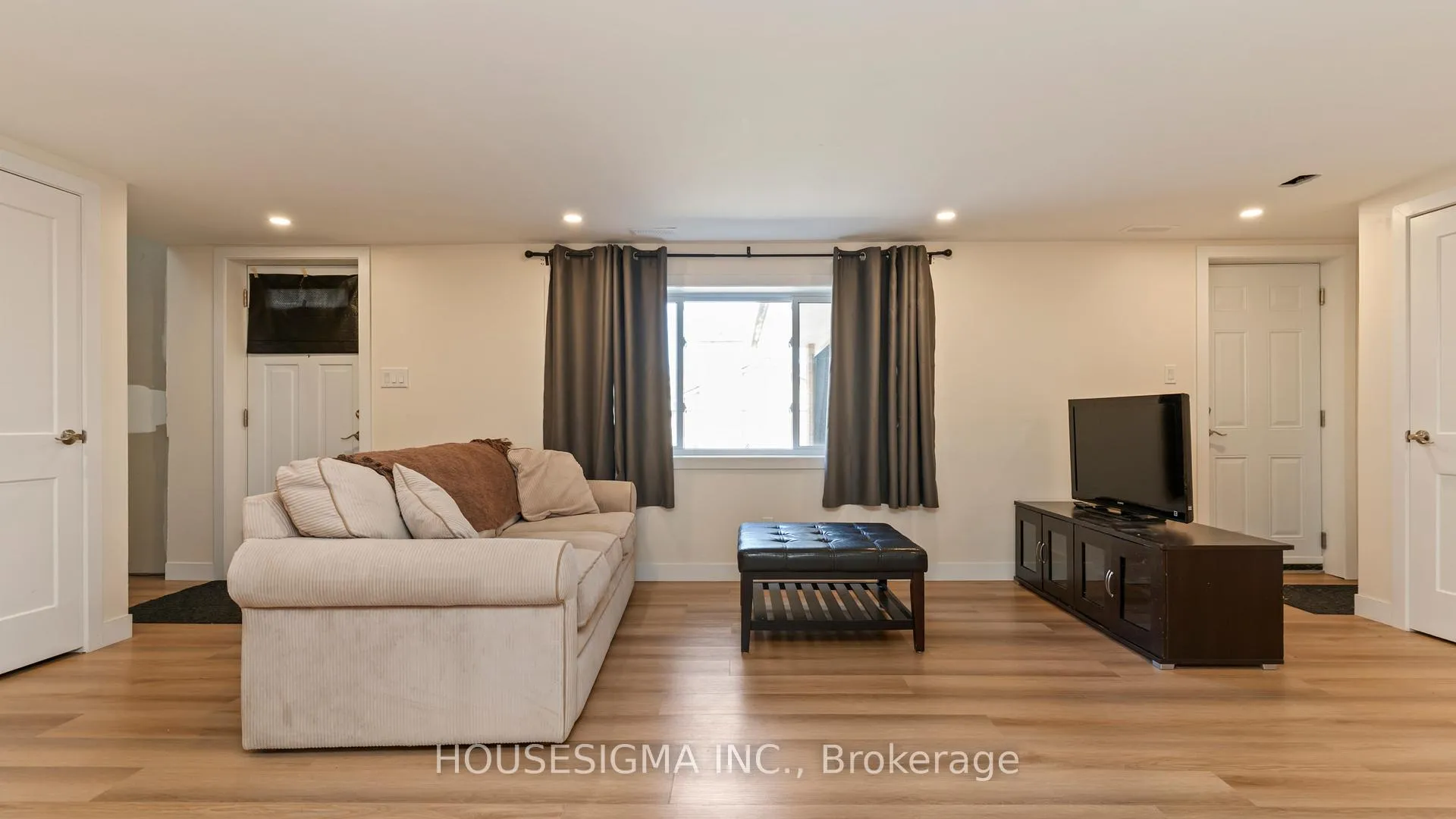 Photo 6 of 286 Burlington Crescent, London, South J — HOMEH