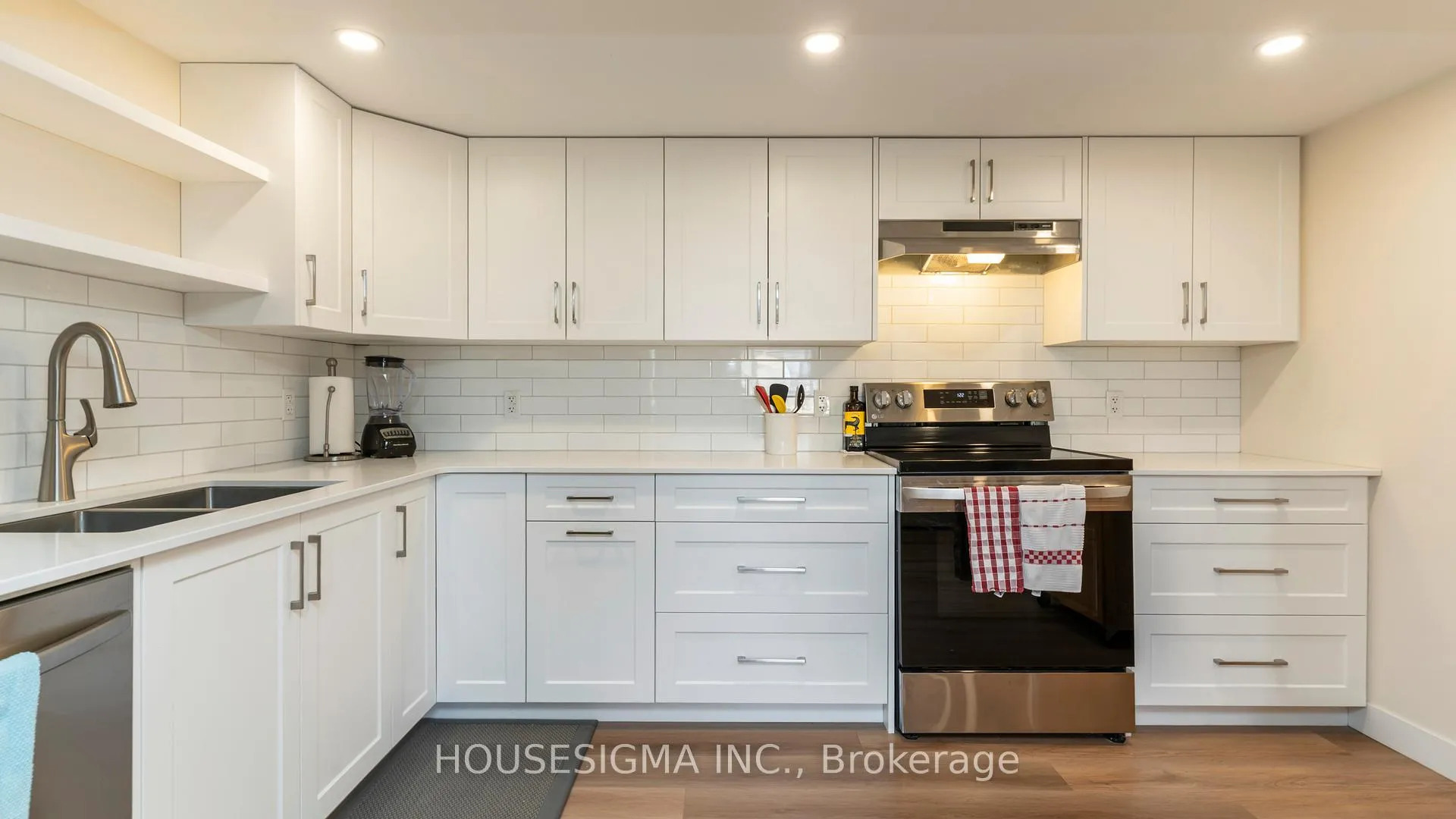 Photo 9 of 286 Burlington Crescent, London, South J — HOMEH
