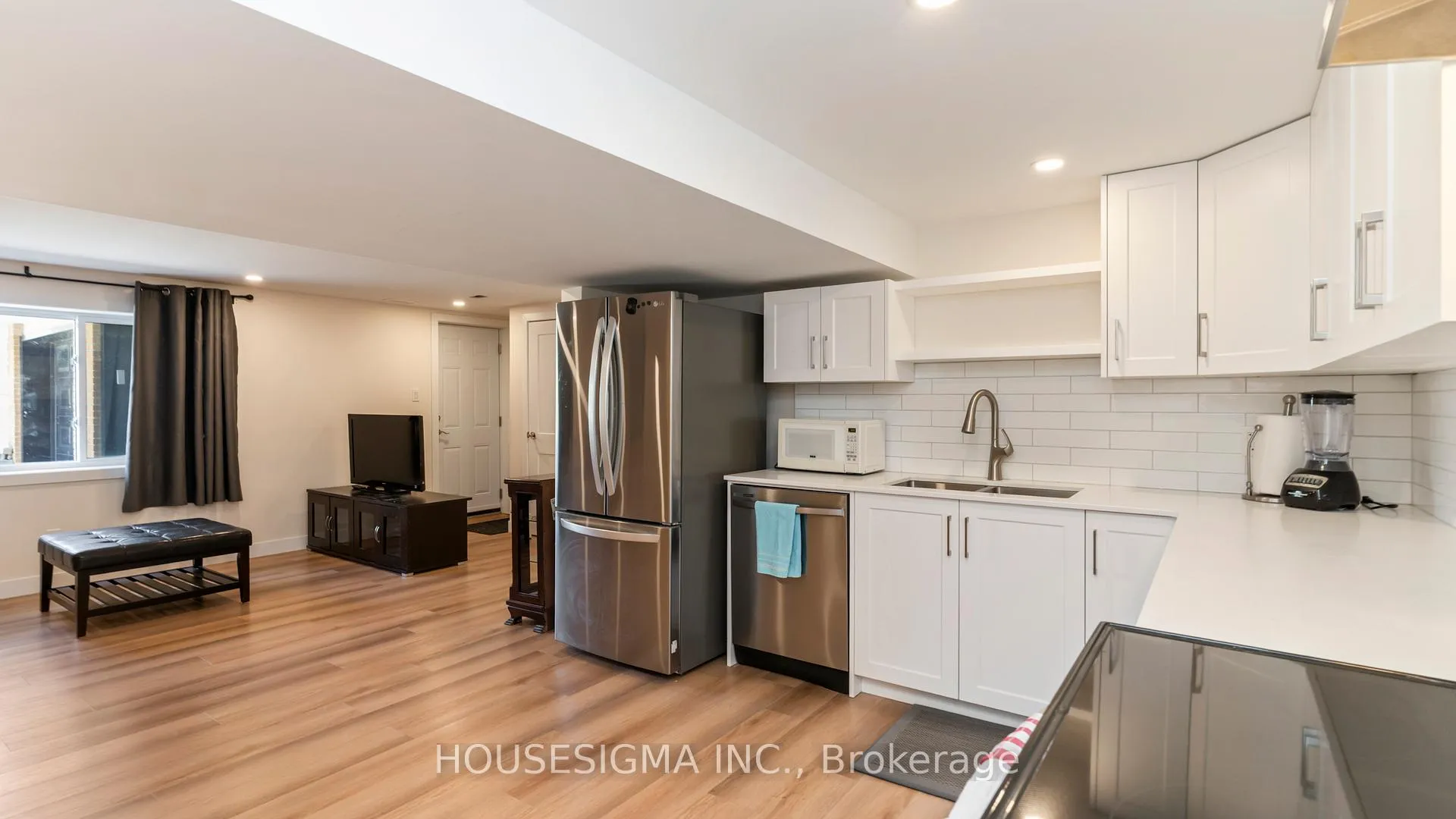 Photo 10 of 286 Burlington Crescent, London, South J — HOMEH