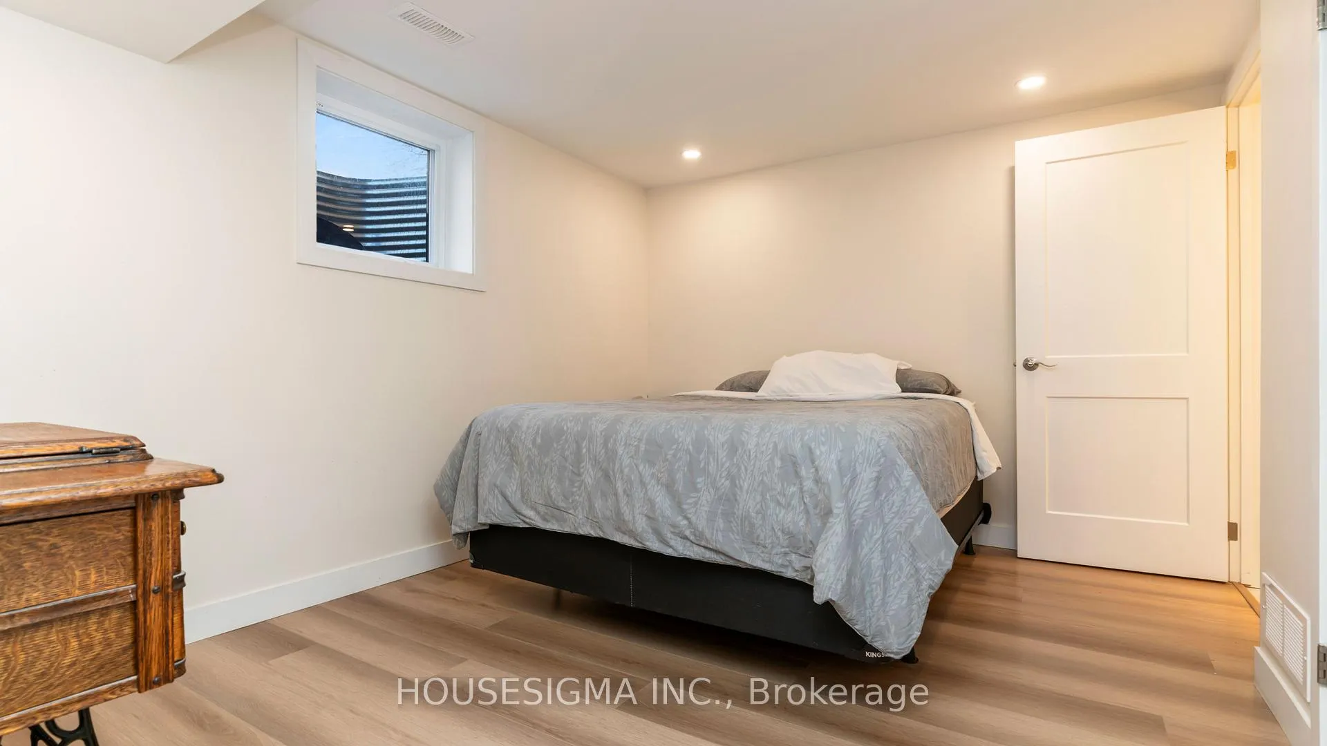 Photo 11 of 286 Burlington Crescent, London, South J — HOMEH