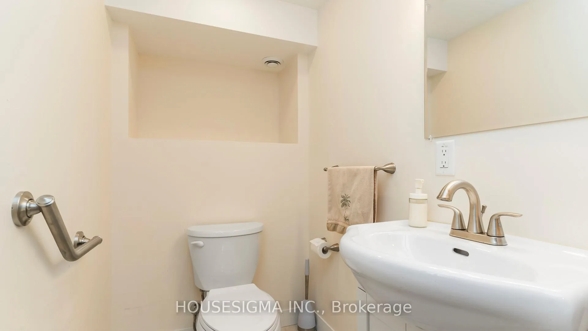 Photo 13 of 286 Burlington Crescent, London, South J — HOMEH
