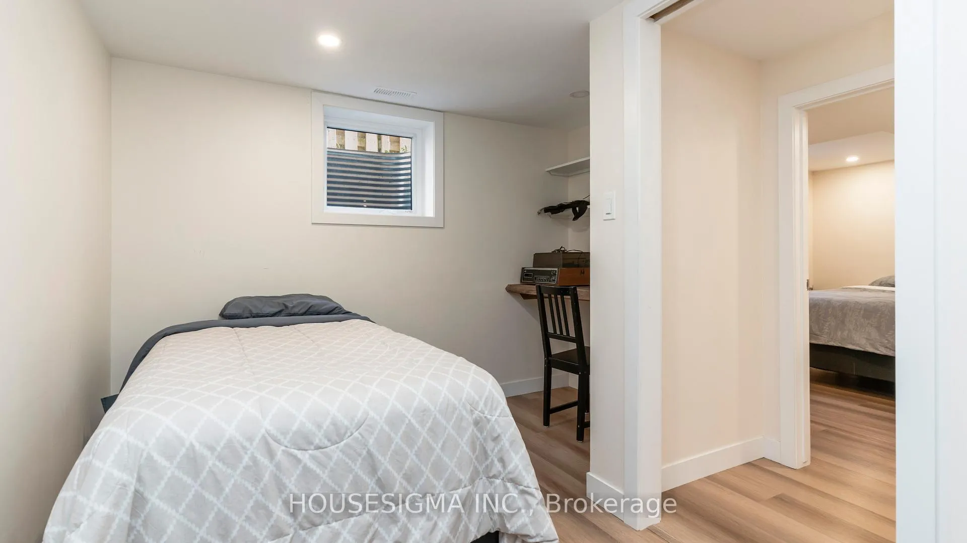 Photo 14 of 286 Burlington Crescent, London, South J — HOMEH