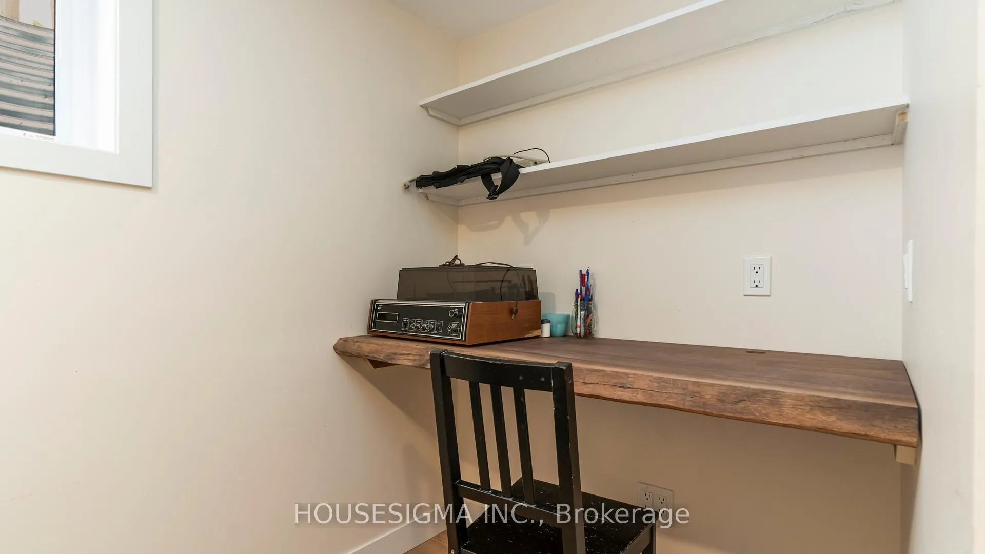 Photo 15 of 286 Burlington Crescent, London, South J — HOMEH