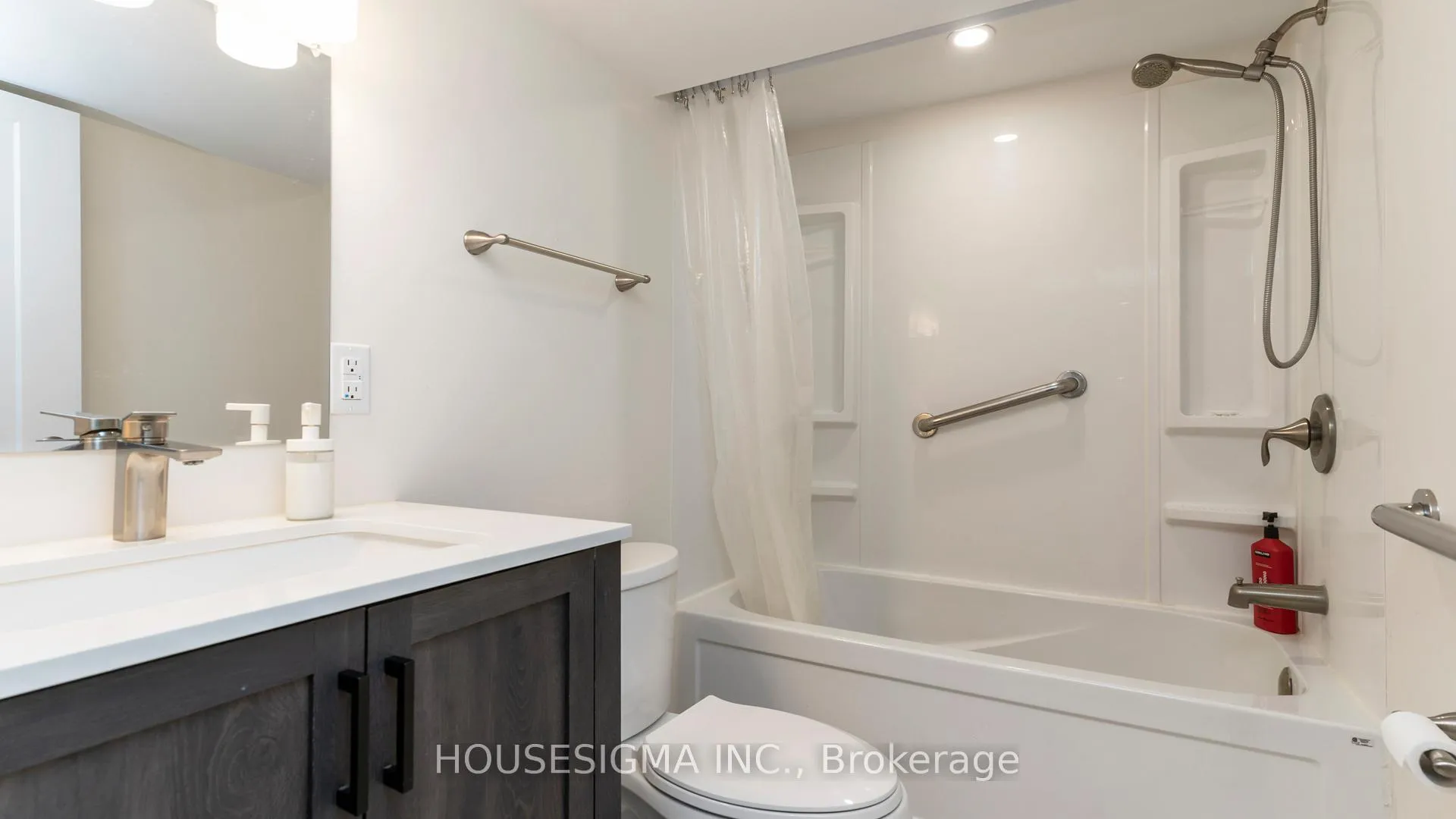 Photo 17 of 286 Burlington Crescent, London, South J — HOMEH