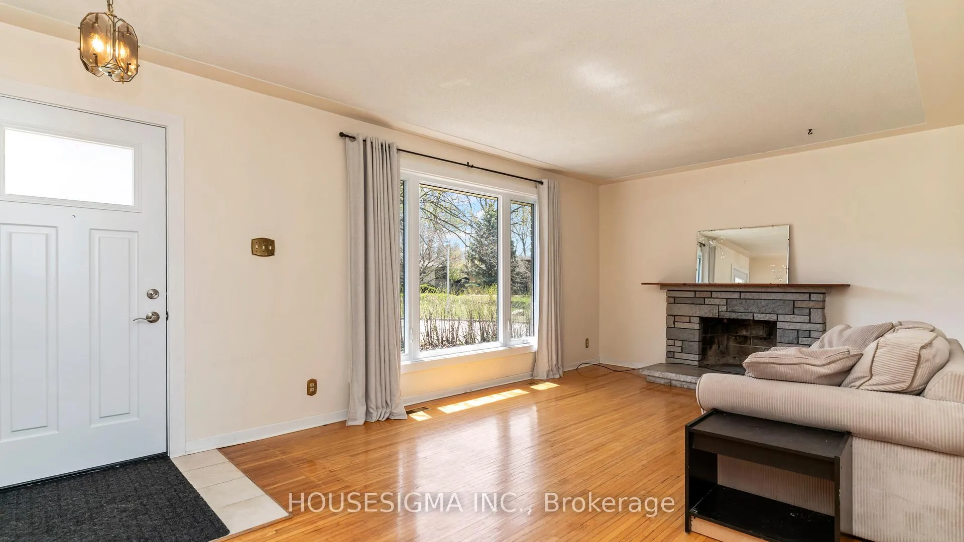 Photo 19 of 286 Burlington Crescent, London, South J — HOMEH