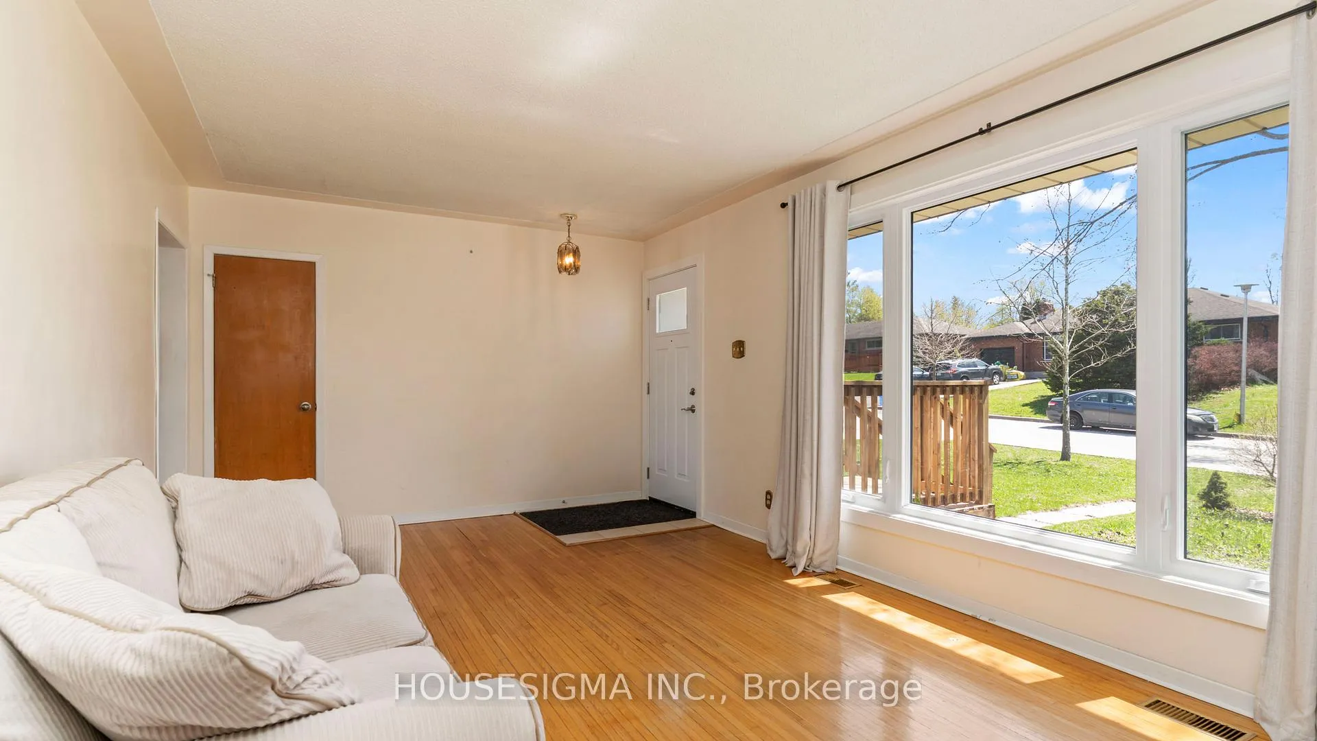 Photo 22 of 286 Burlington Crescent, London, South J — HOMEH