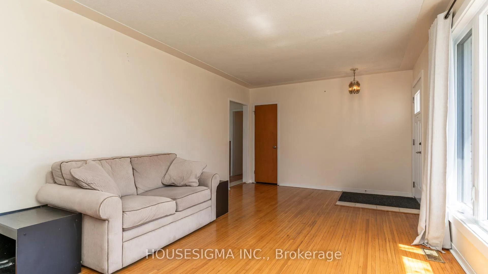 Photo 23 of 286 Burlington Crescent, London, South J — HOMEH