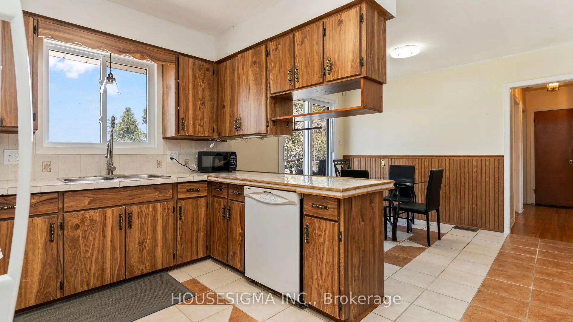 Photo 27 of 286 Burlington Crescent, London, South J — HOMEH