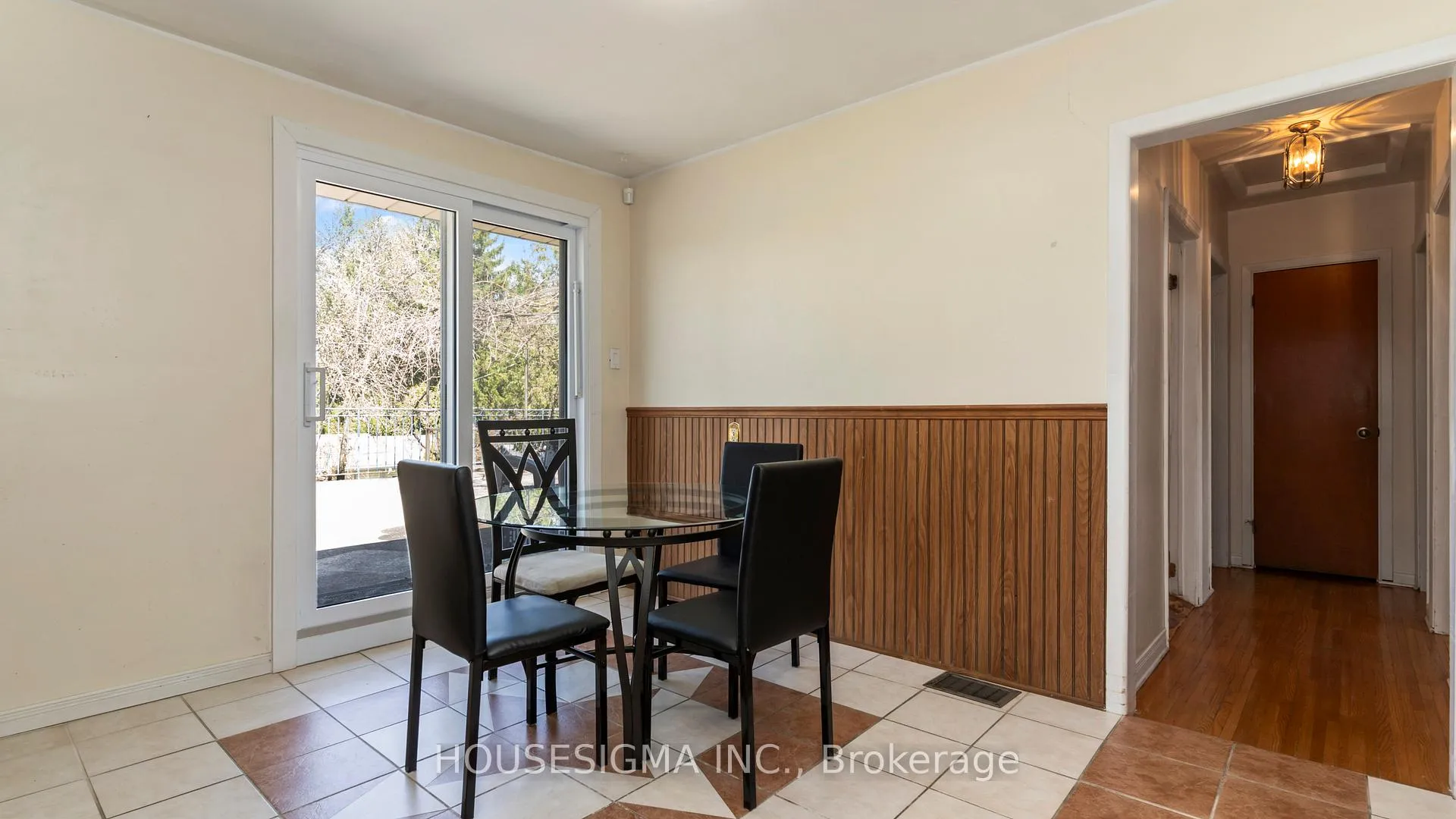 Photo 28 of 286 Burlington Crescent, London, South J — HOMEH