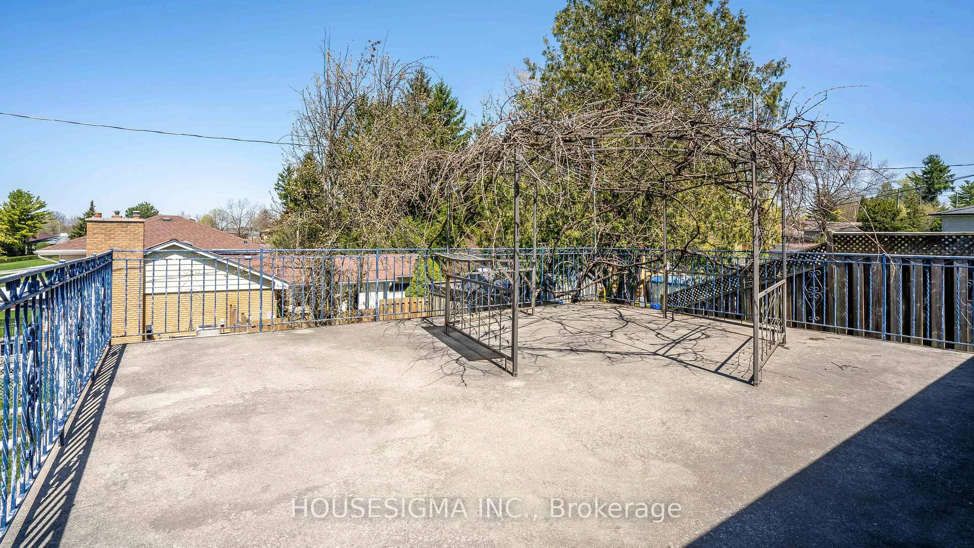 Photo 29 of 286 Burlington Crescent, London, South J — HOMEH
