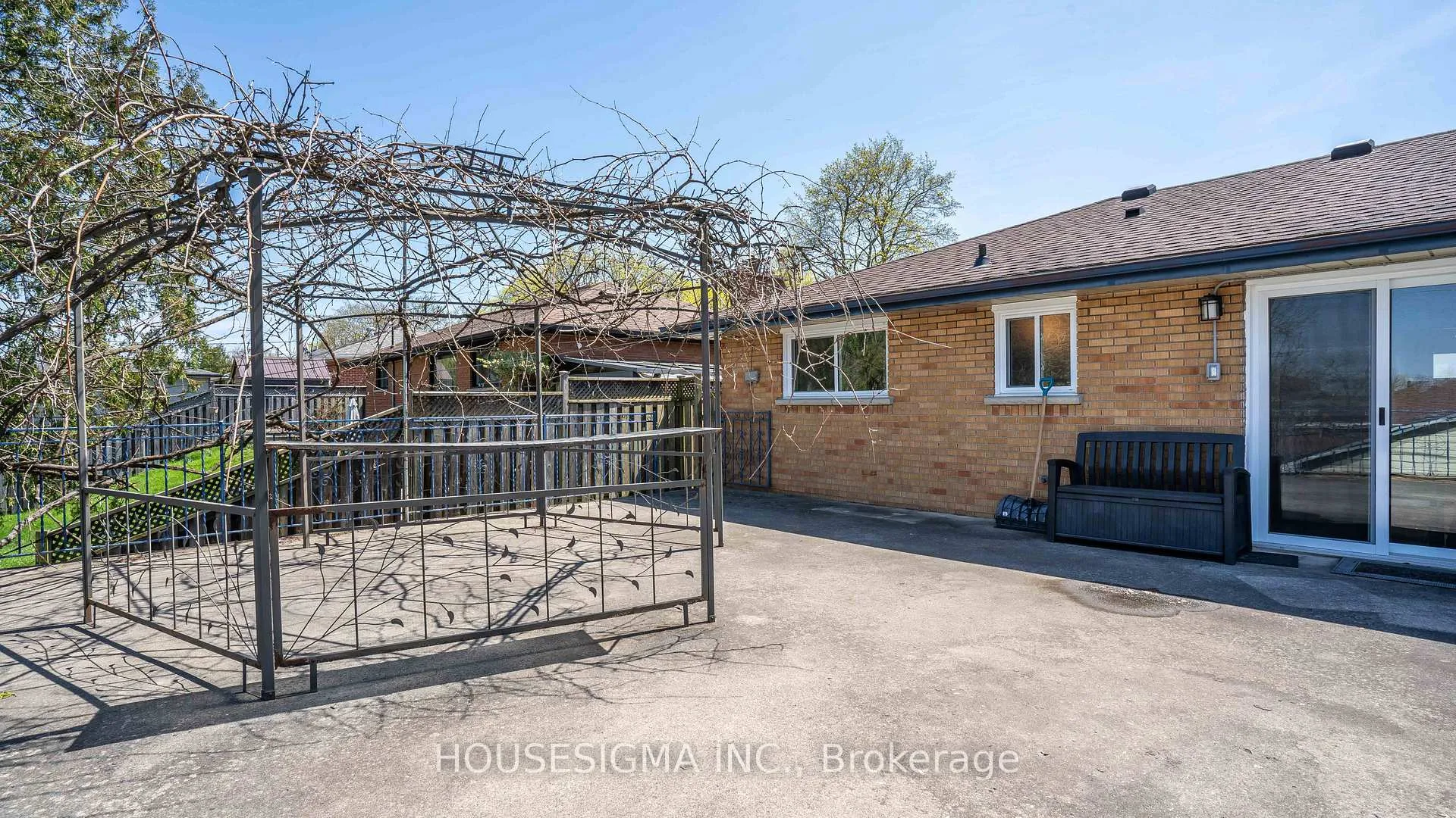 Photo 31 of 286 Burlington Crescent, London, South J — HOMEH