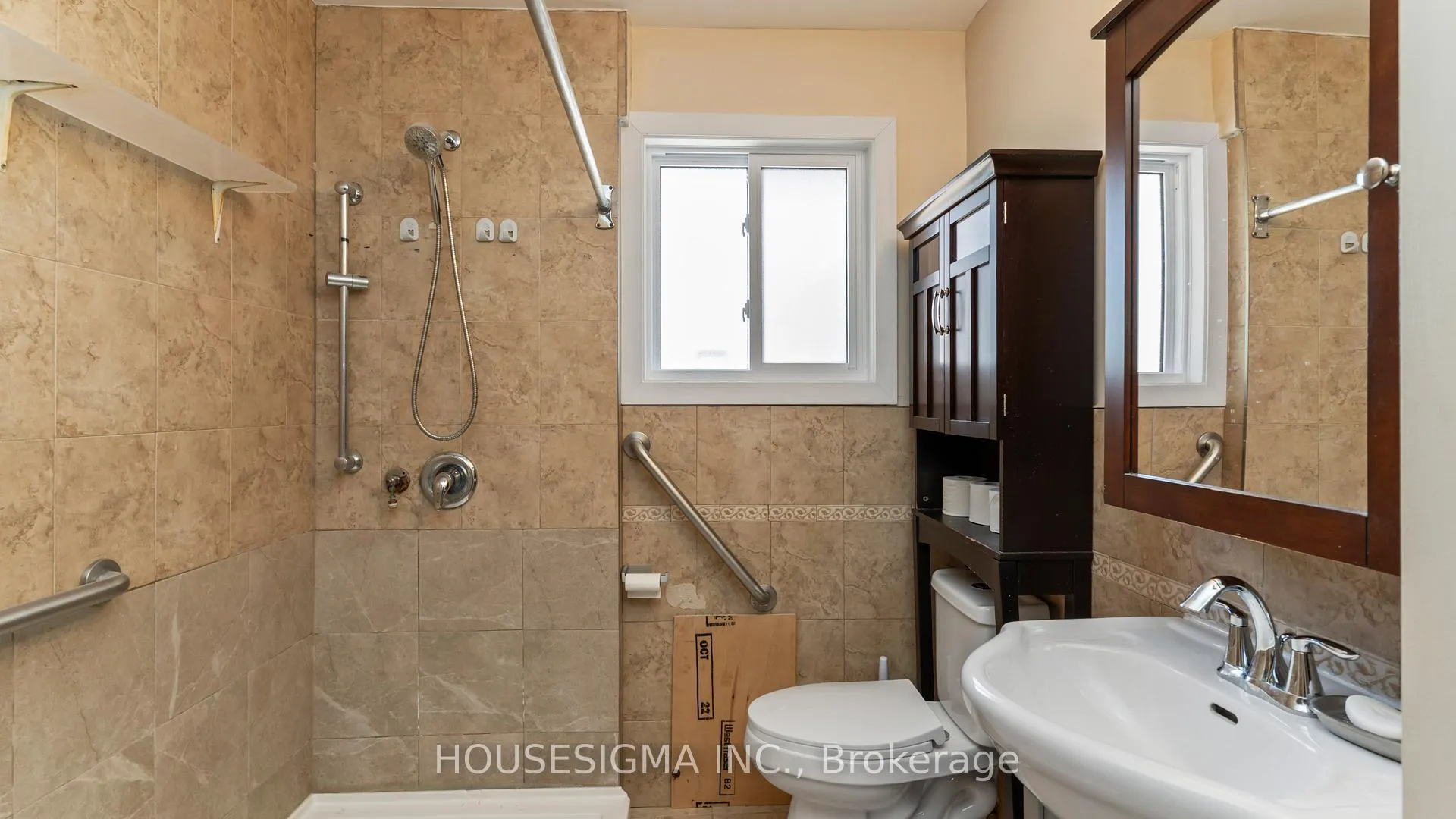 Photo 32 of 286 Burlington Crescent, London, South J — HOMEH