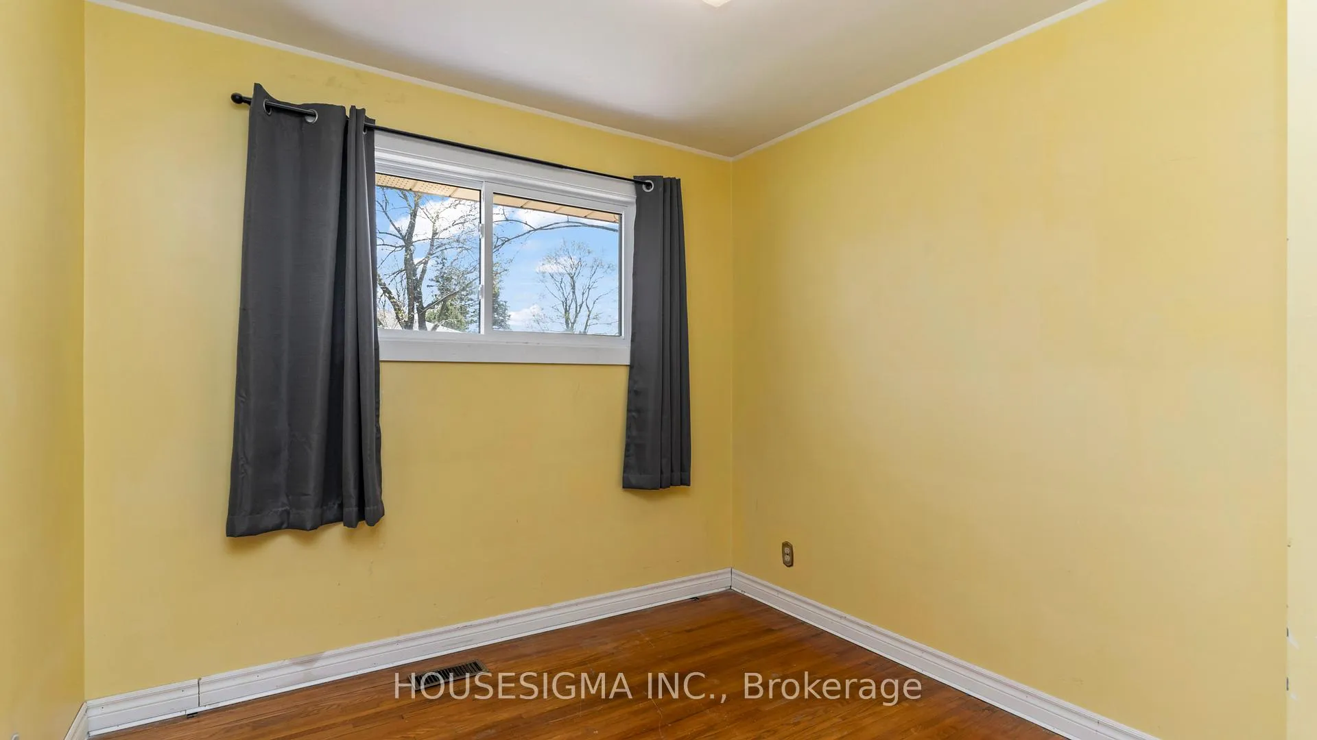 Photo 33 of 286 Burlington Crescent, London, South J — HOMEH
