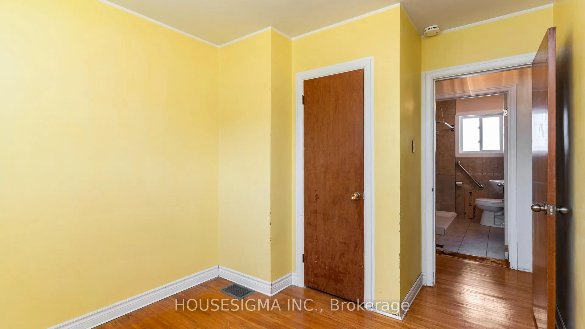 Photo 34 of 286 Burlington Crescent, London, South J — HOMEH