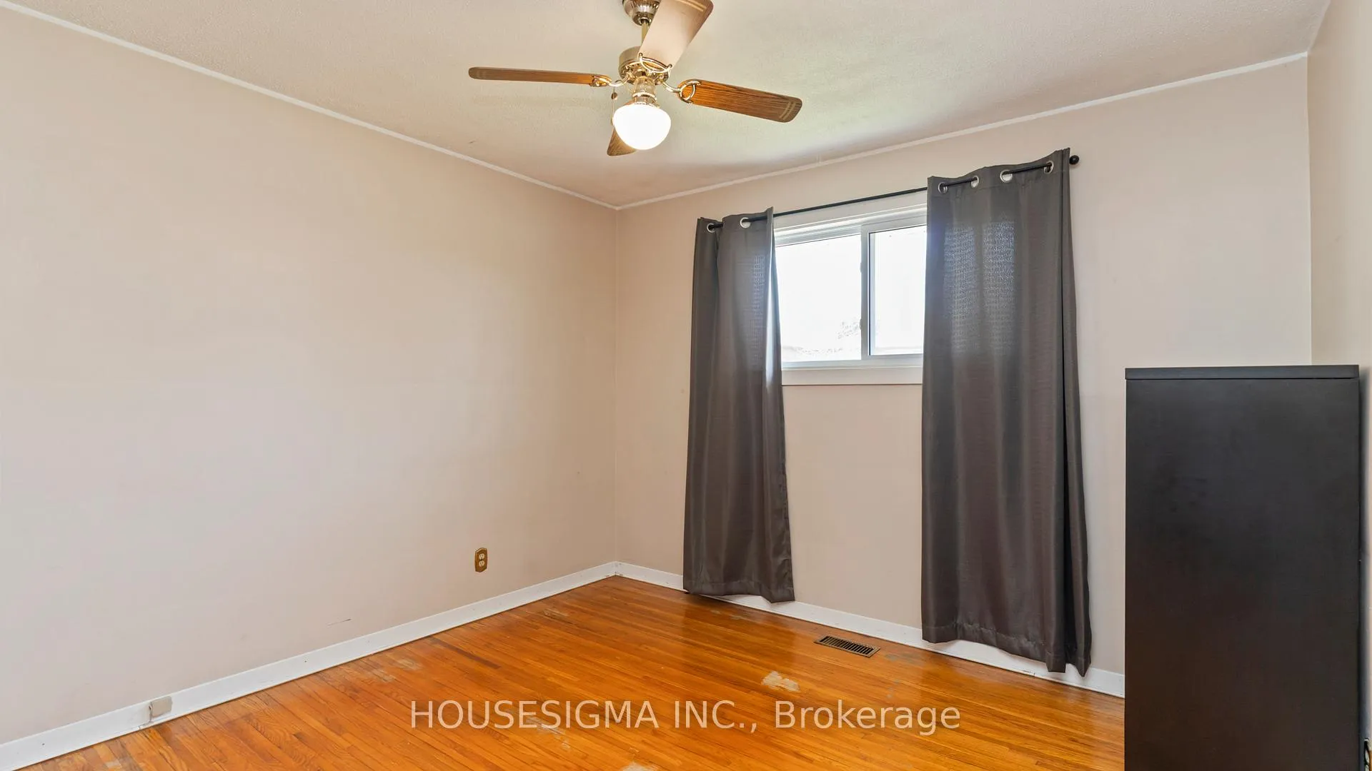 Photo 35 of 286 Burlington Crescent, London, South J — HOMEH