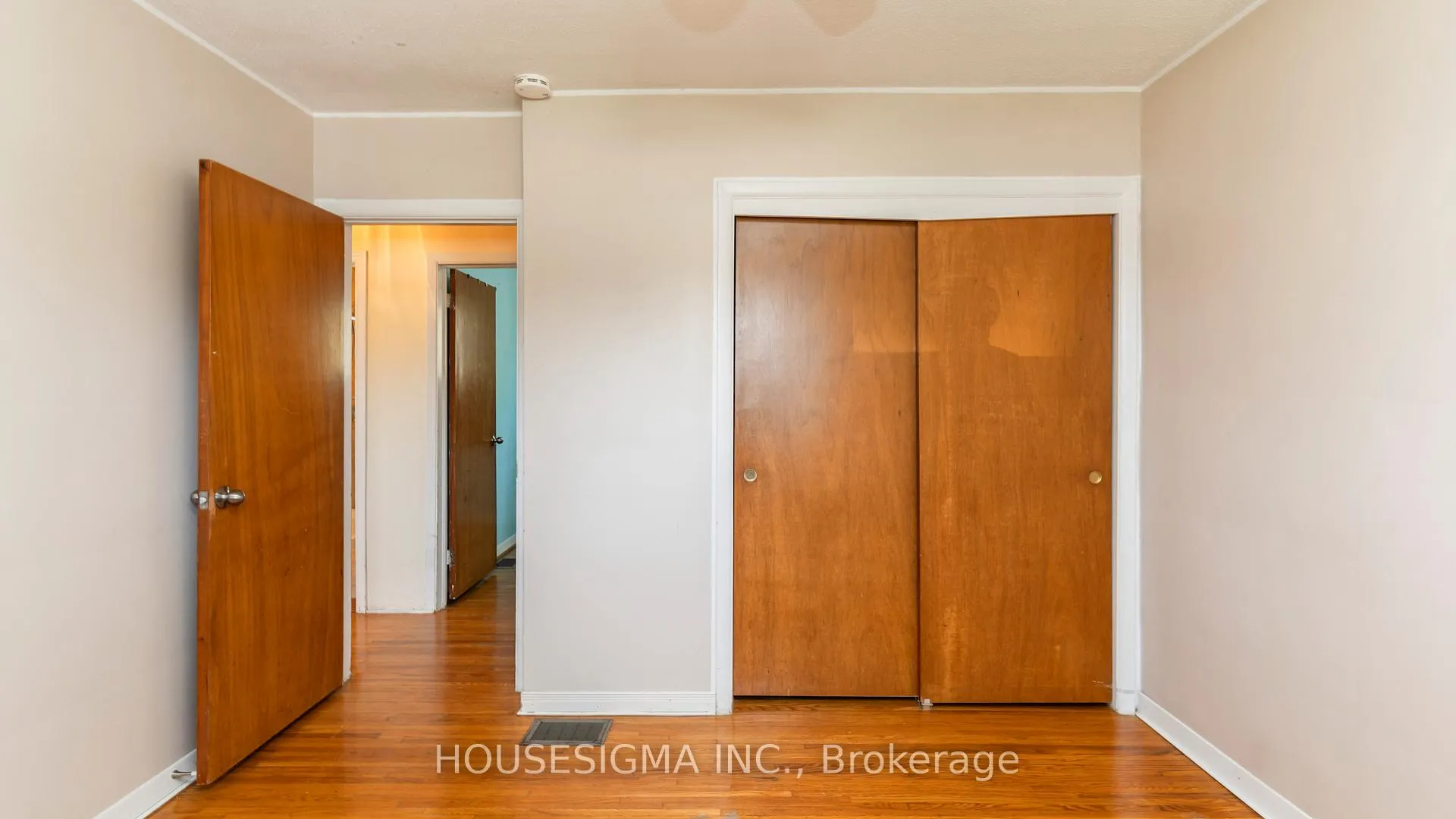 Photo 36 of 286 Burlington Crescent, London, South J — HOMEH