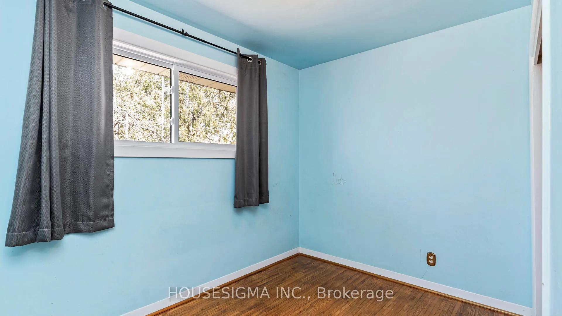 Photo 37 of 286 Burlington Crescent, London, South J — HOMEH