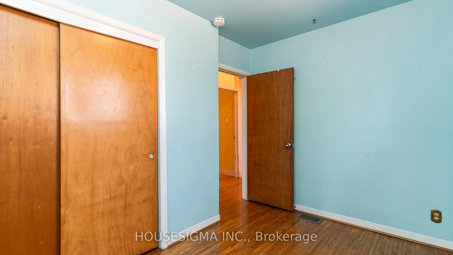 Photo 38 of 286 Burlington Crescent, London, South J — HOMEH
