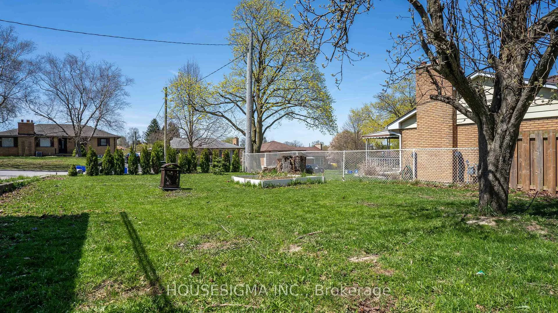Photo 40 of 286 Burlington Crescent, London, South J — HOMEH