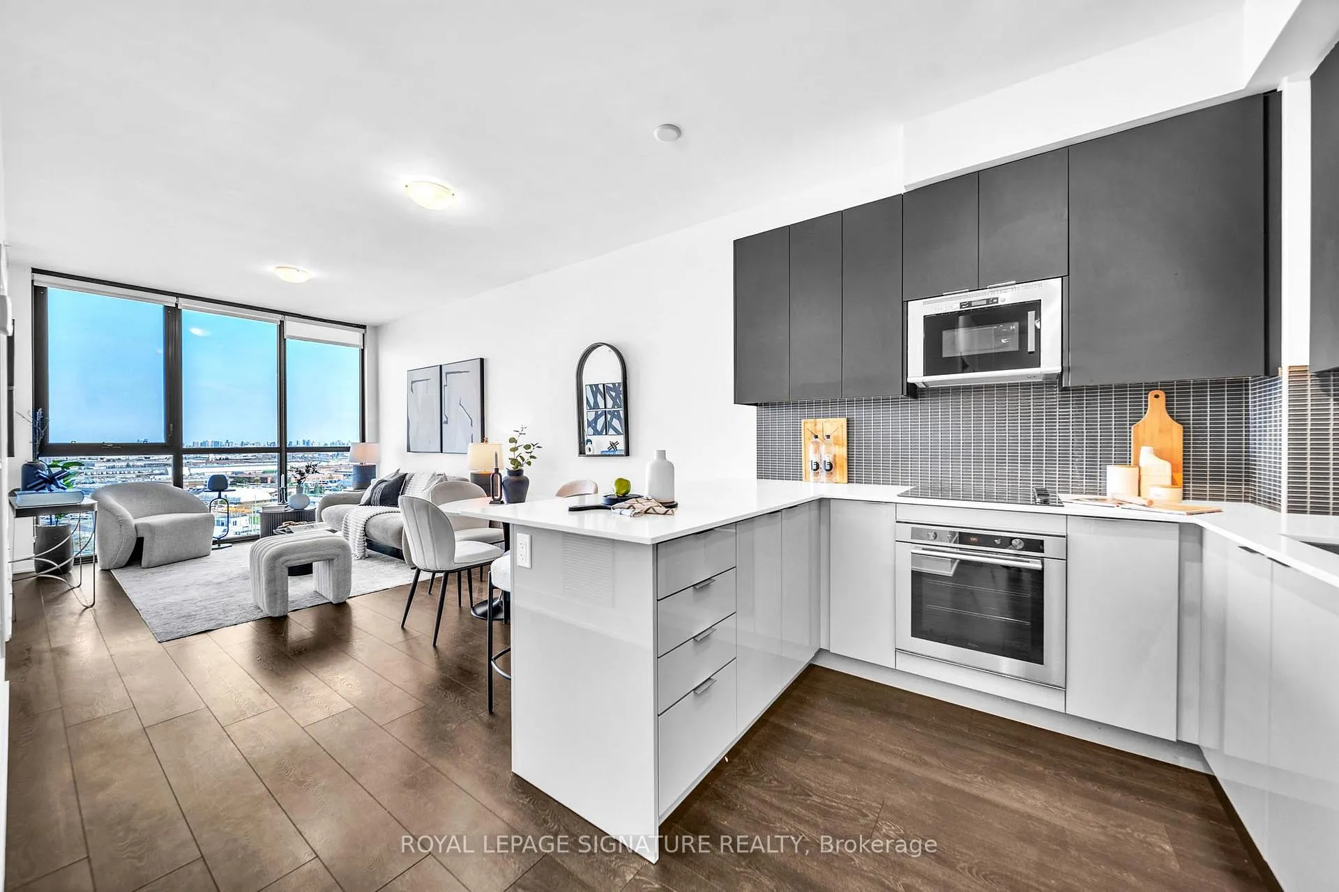 Photo 1 of Unit 1610, 2908 Highway 7, Vaughan, Concord — HOMEH