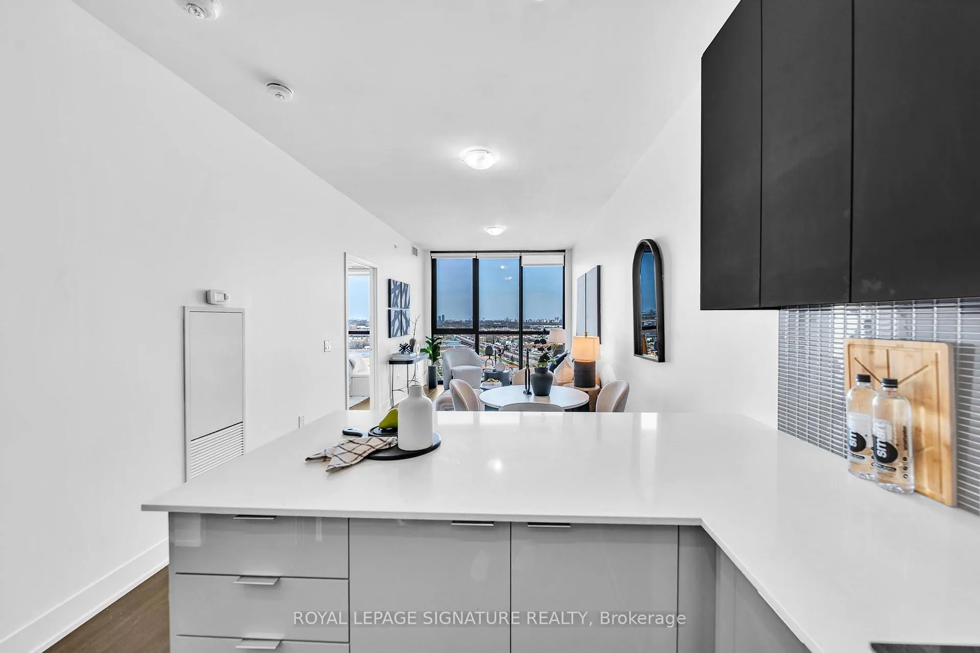Photo 6 of Unit 1610, 2908 Highway 7, Vaughan, Concord — HOMEH