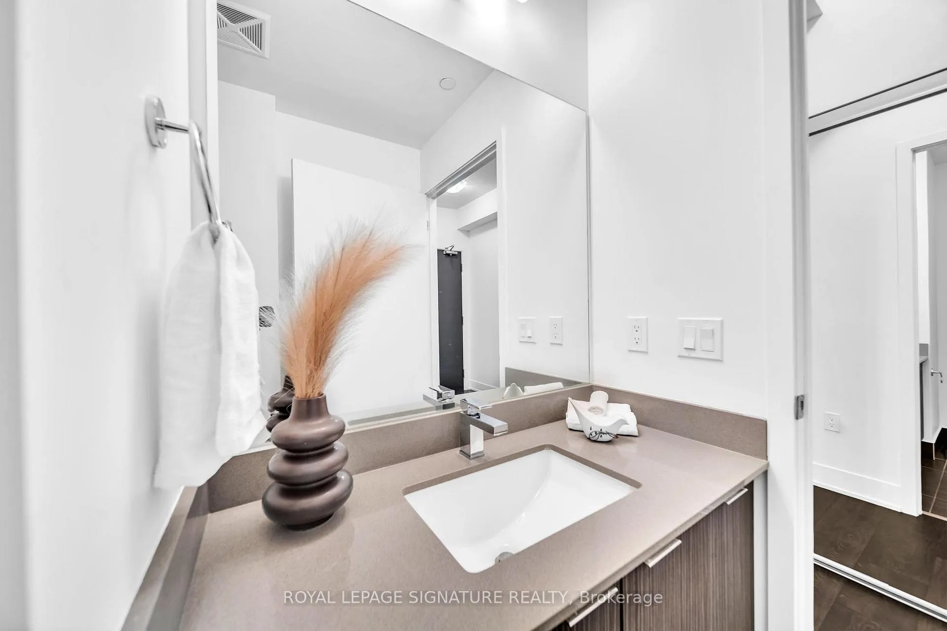 Photo 14 of Unit 1610, 2908 Highway 7, Vaughan, Concord — HOMEH