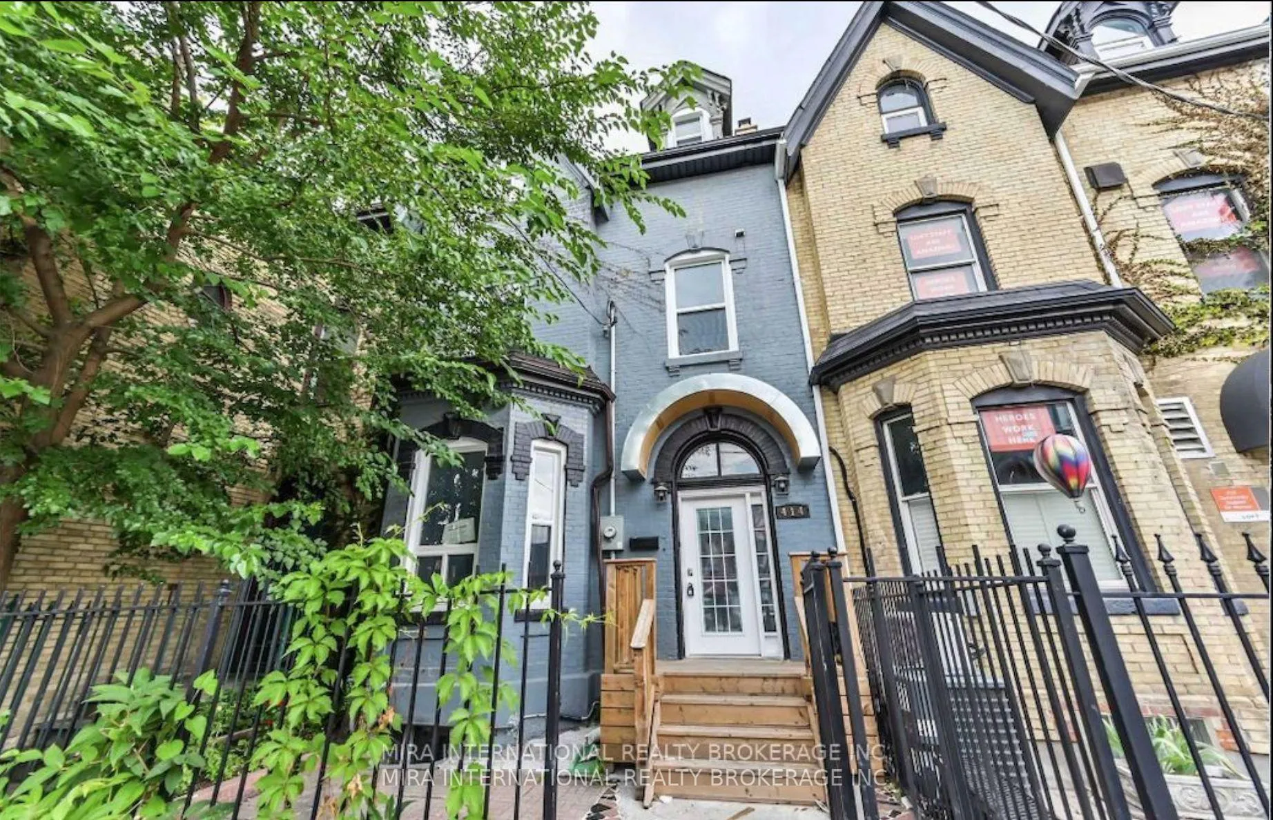 Front of Unit 202, 414 Dundas Street E