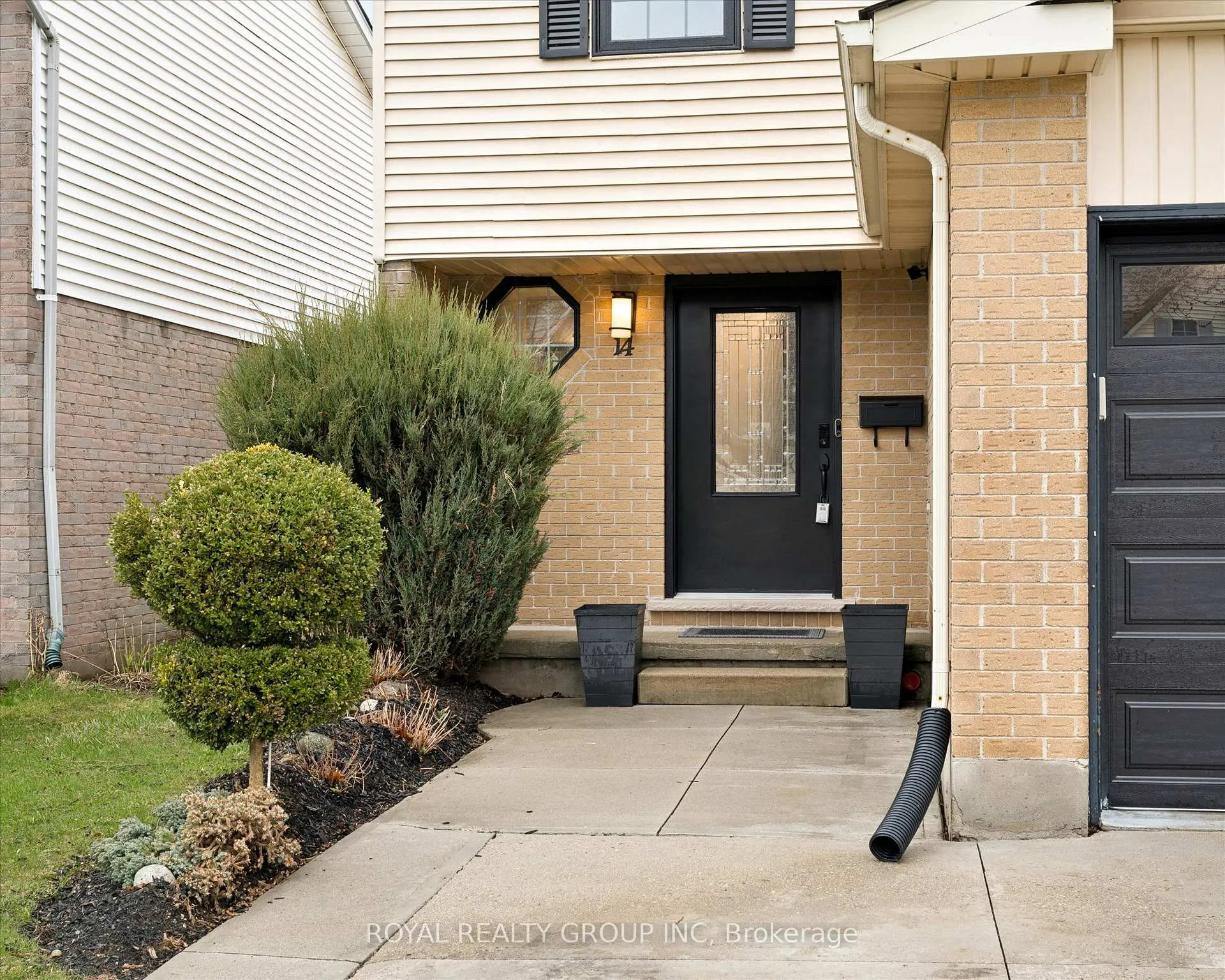 Photo 2 of 14 Wycliffe Place, Kitchener — HOMEH