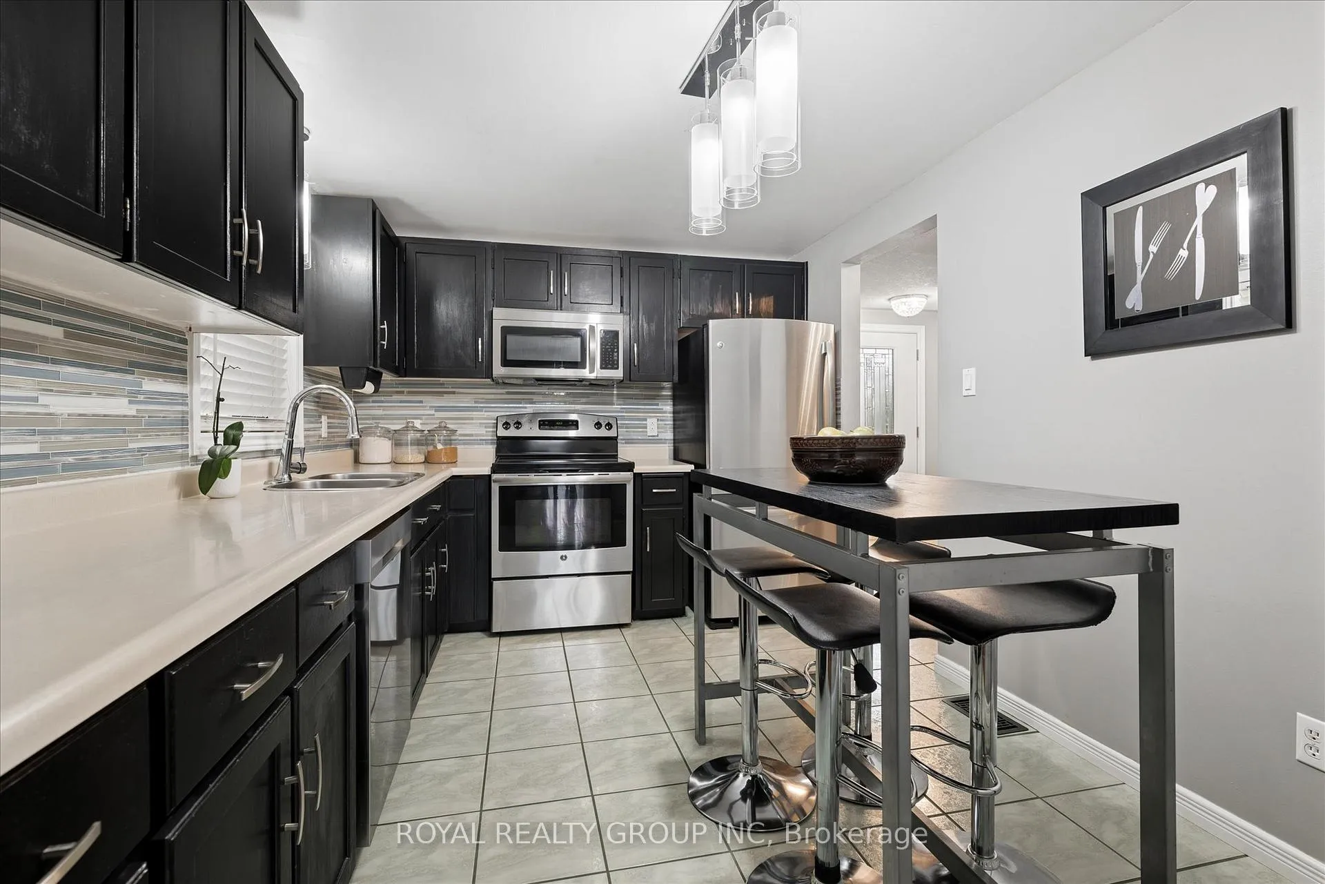 Photo 3 of 14 Wycliffe Place, Kitchener — HOMEH