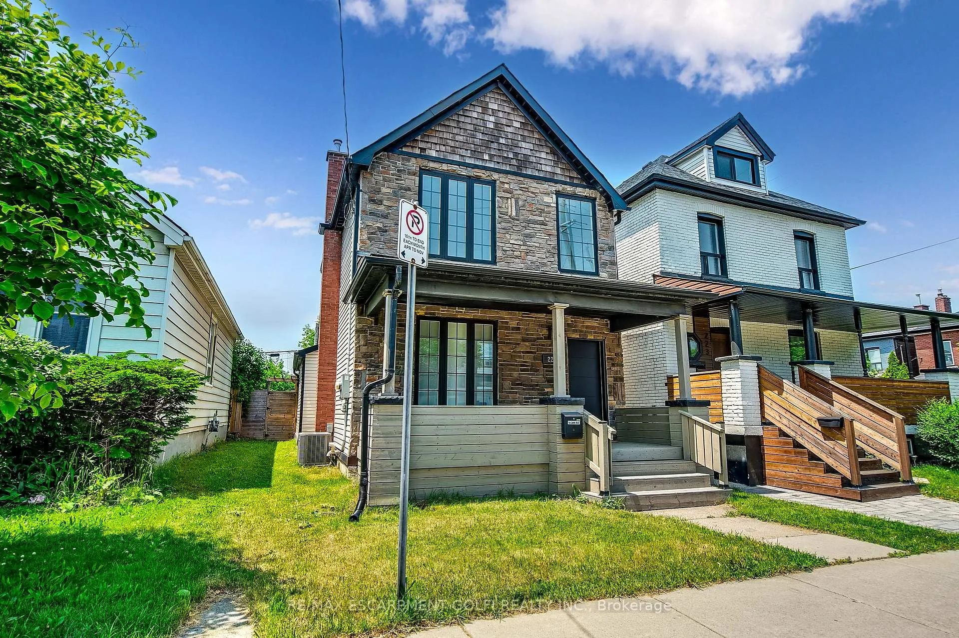 Photo 1 of 221 Rosslyn Avenue N, Hamilton, Crown Point — HOMEH