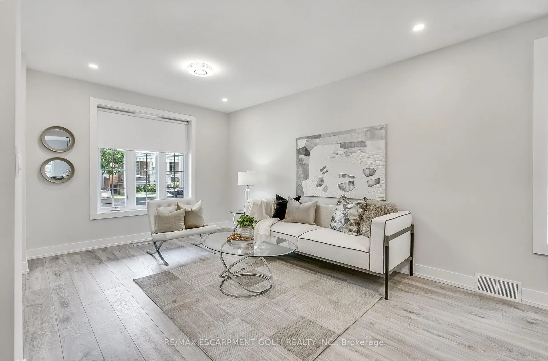 Photo 7 of 221 Rosslyn Avenue N, Hamilton, Crown Point — HOMEH