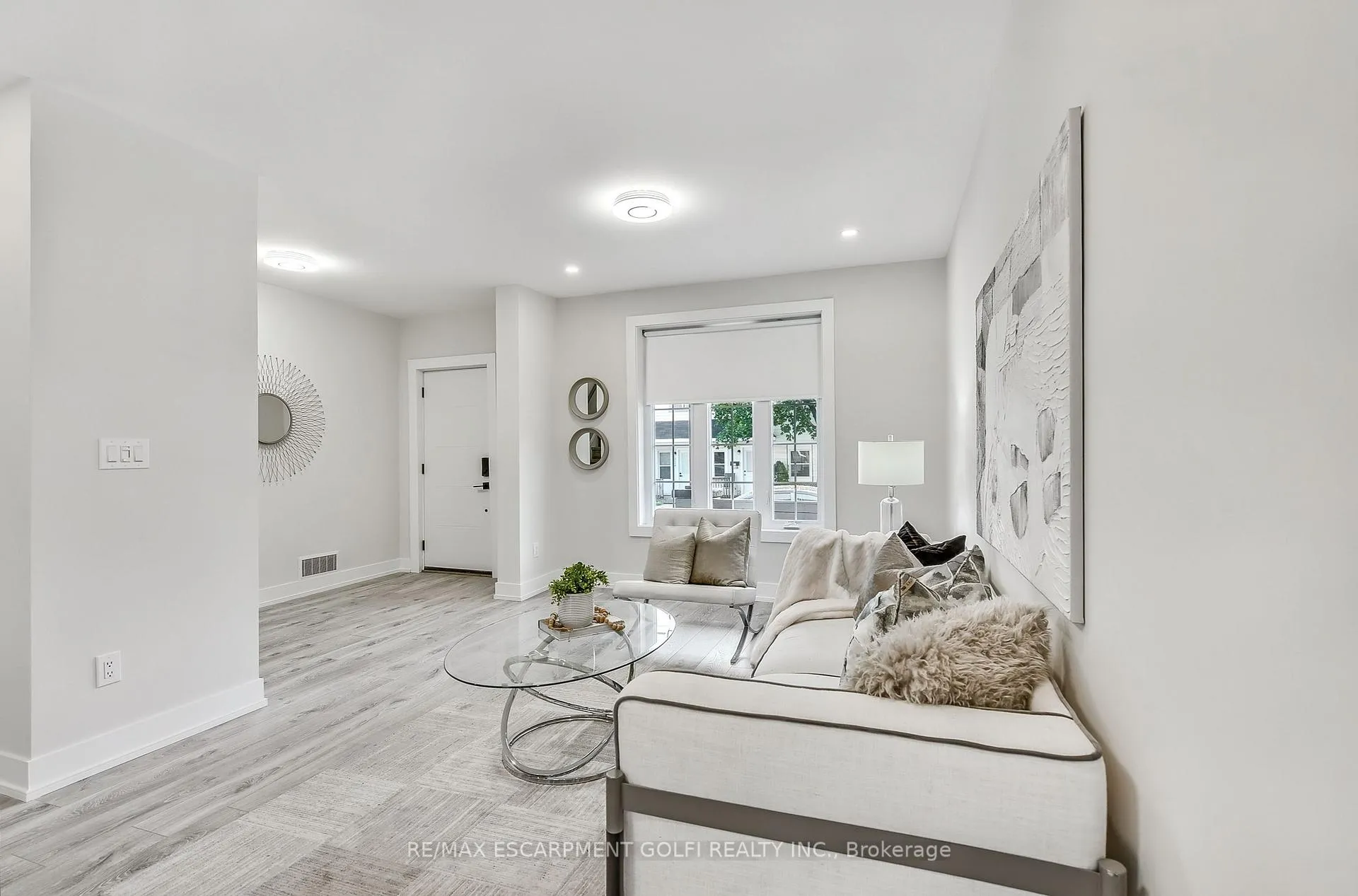 Photo 8 of 221 Rosslyn Avenue N, Hamilton, Crown Point — HOMEH