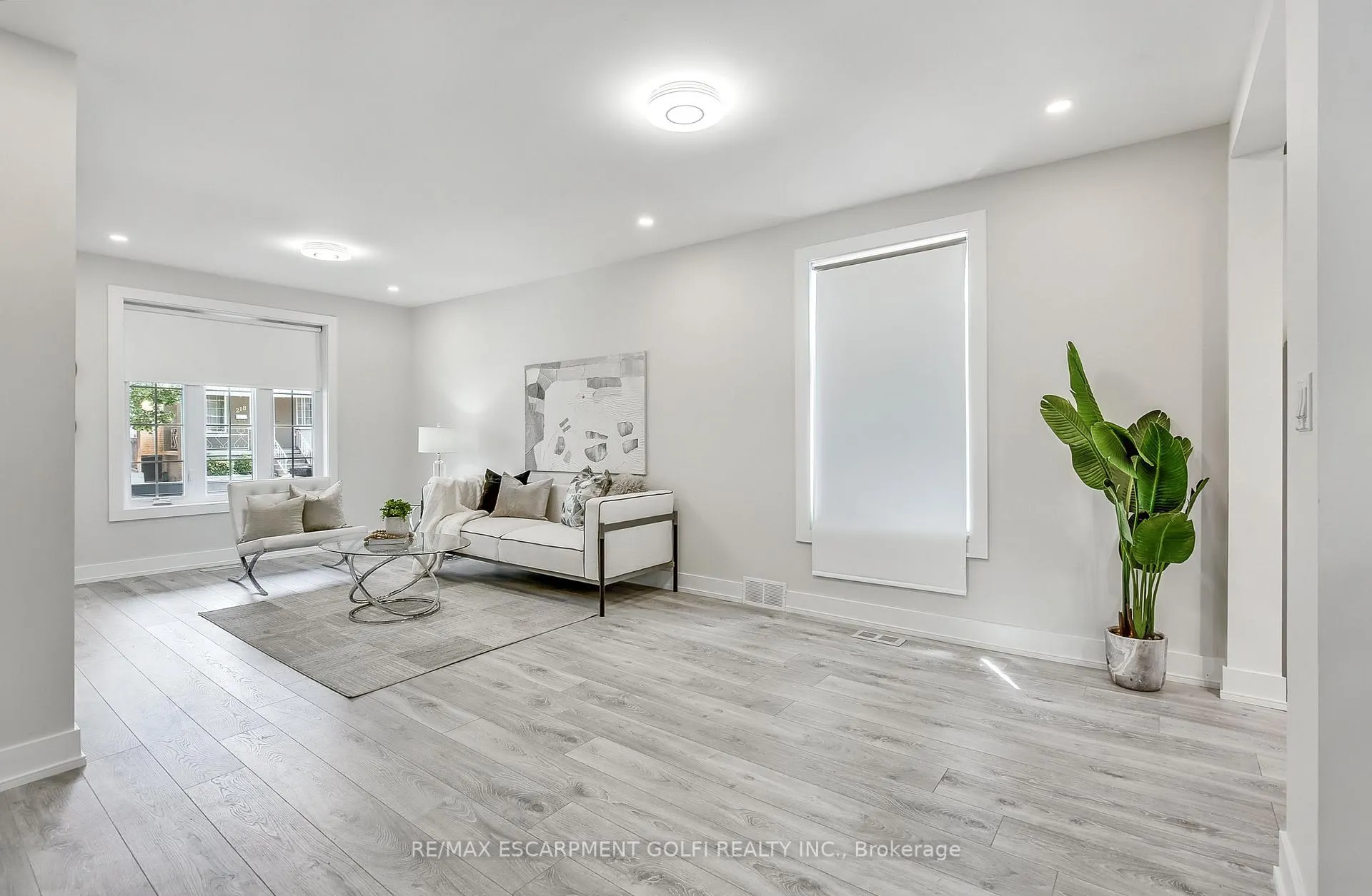 Photo 10 of 221 Rosslyn Avenue N, Hamilton, Crown Point — HOMEH