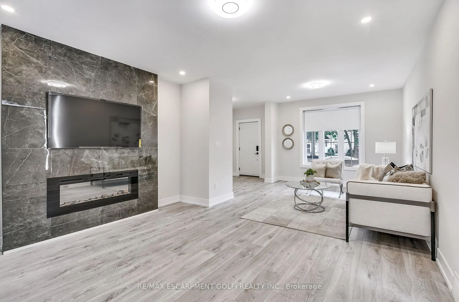 Photo 11 of 221 Rosslyn Avenue N, Hamilton, Crown Point — HOMEH