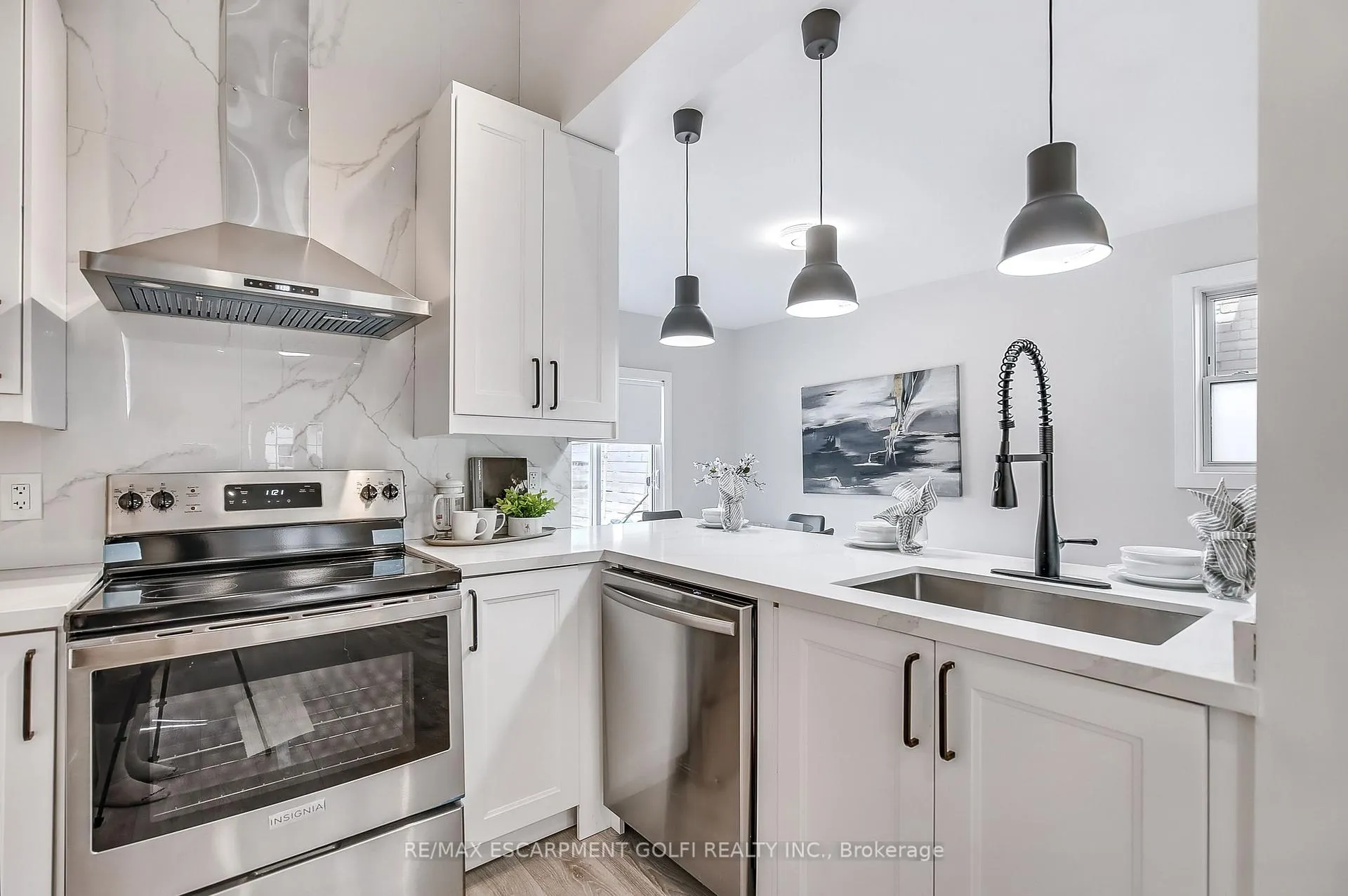 Photo 13 of 221 Rosslyn Avenue N, Hamilton, Crown Point — HOMEH