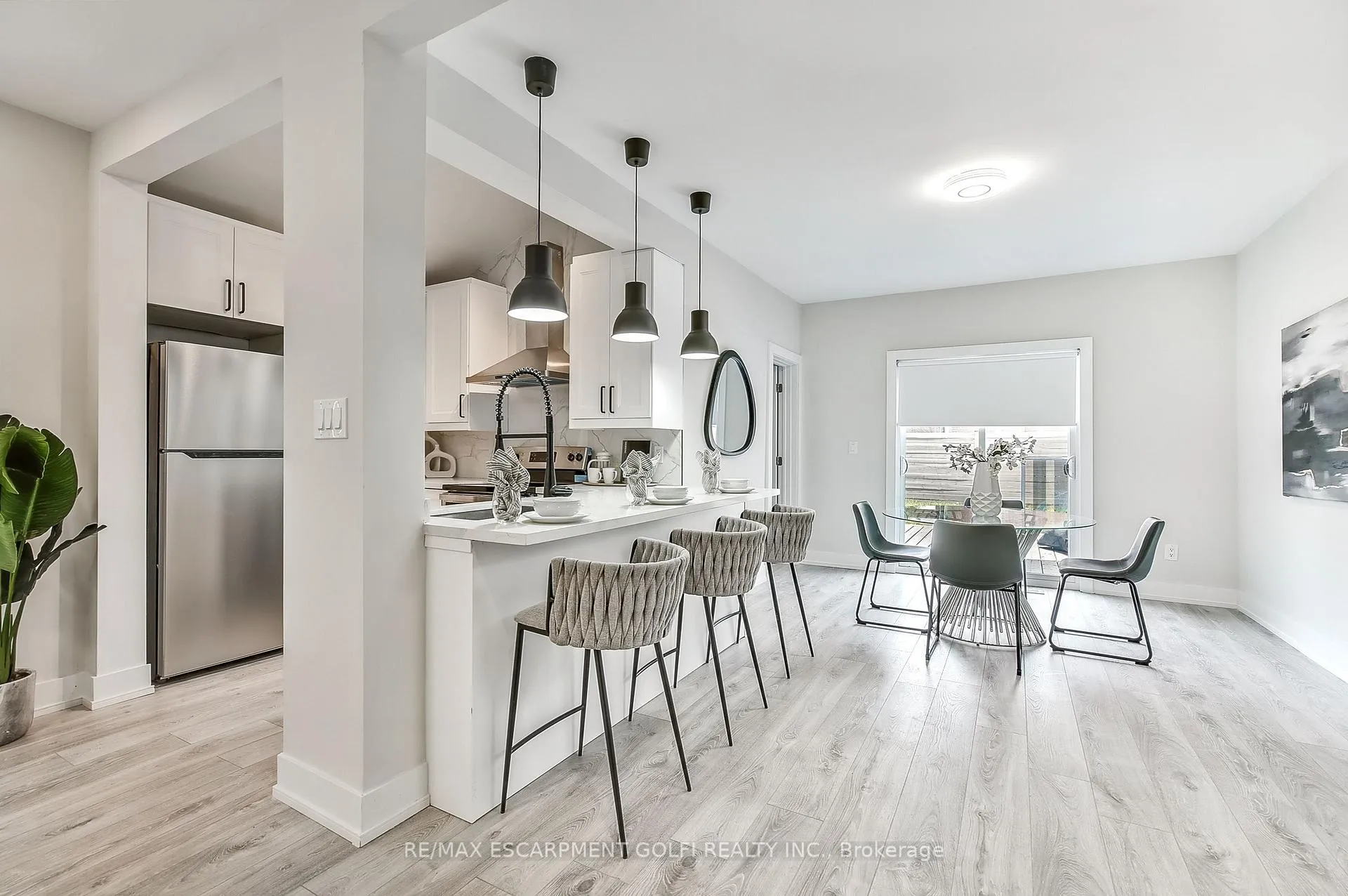 Photo 14 of 221 Rosslyn Avenue N, Hamilton, Crown Point — HOMEH