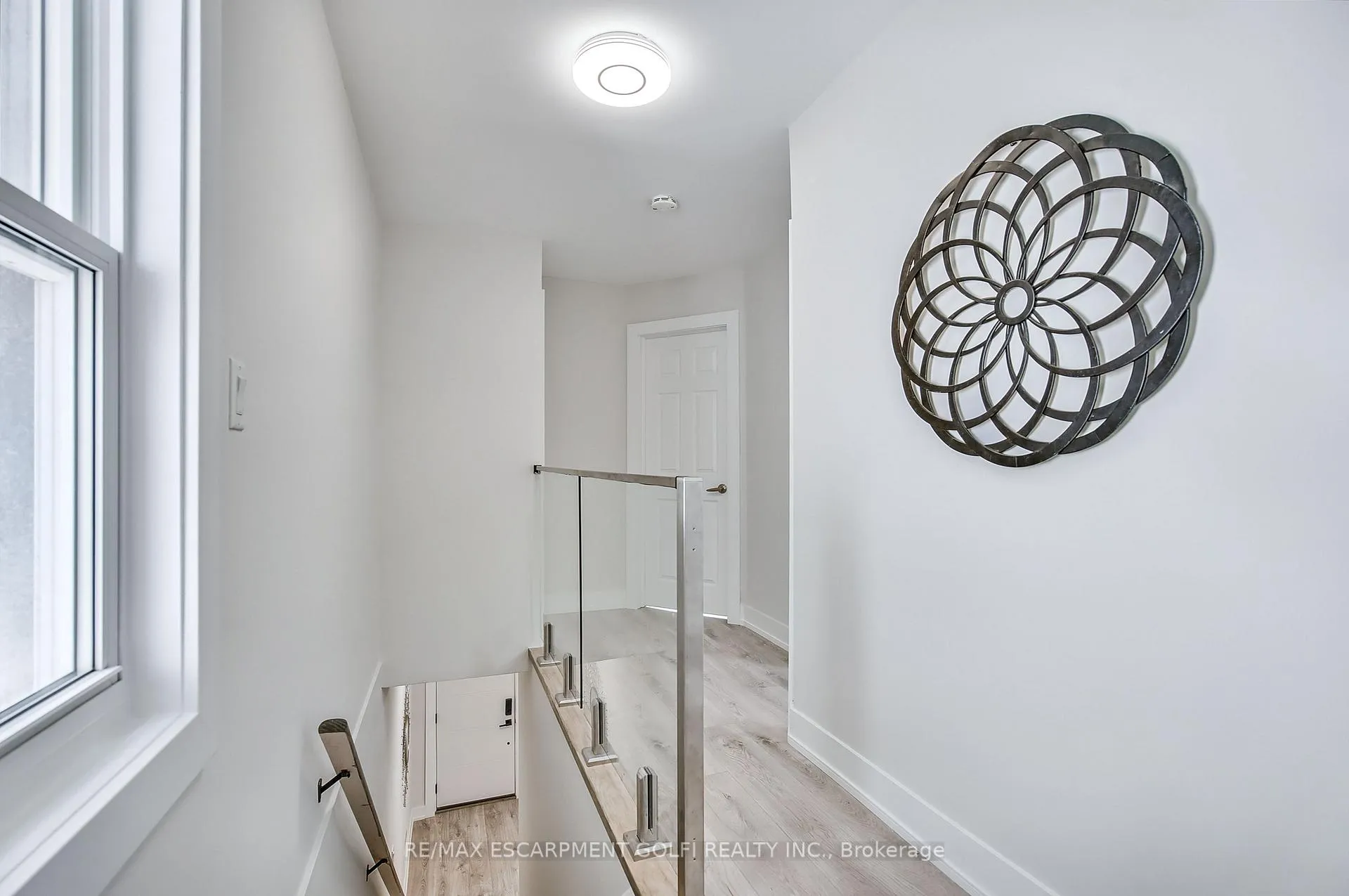Photo 19 of 221 Rosslyn Avenue N, Hamilton, Crown Point — HOMEH