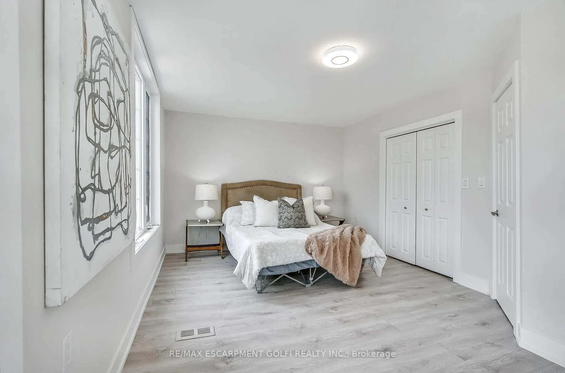 Photo 20 of 221 Rosslyn Avenue N, Hamilton, Crown Point — HOMEH
