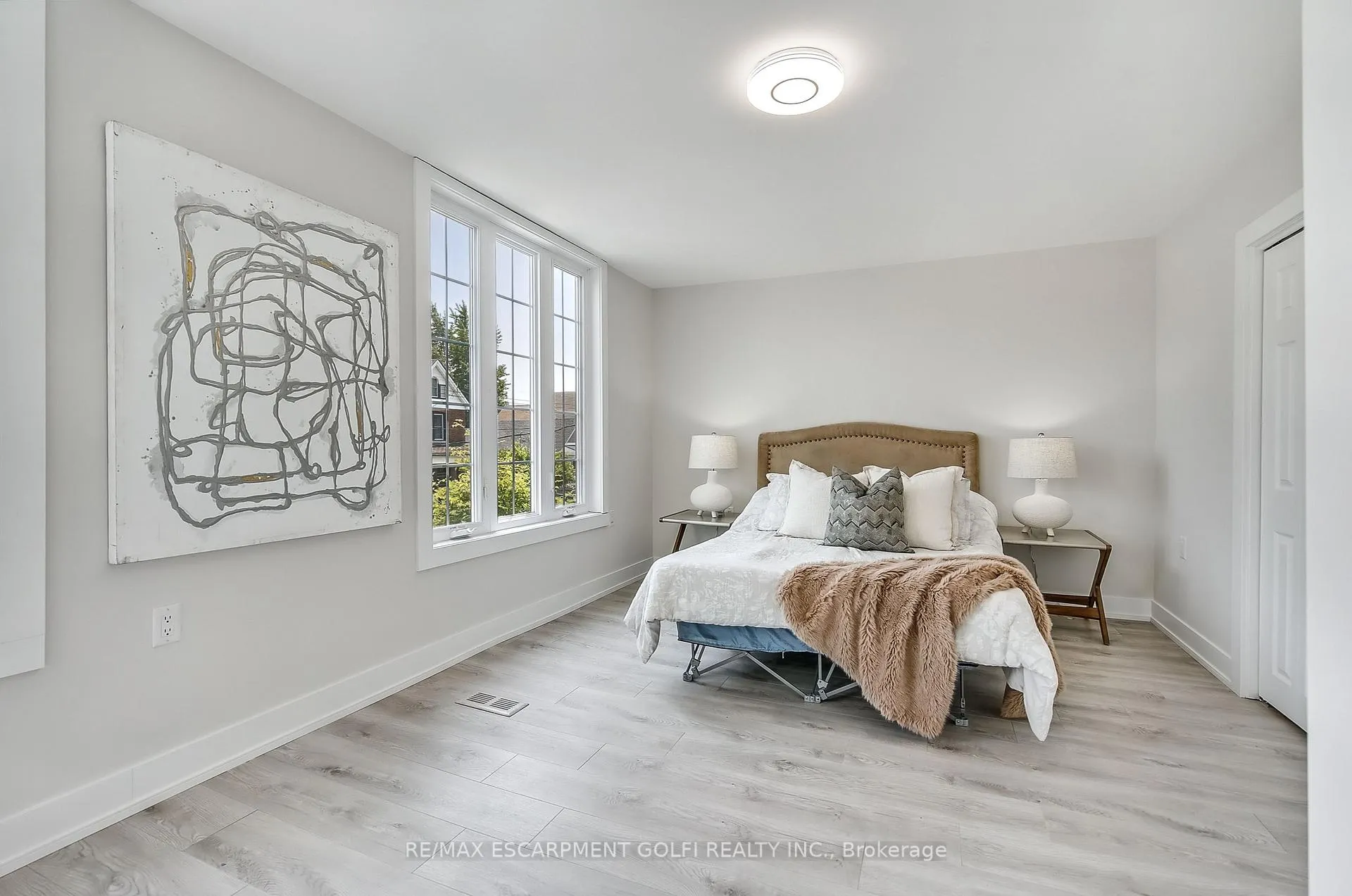 Photo 21 of 221 Rosslyn Avenue N, Hamilton, Crown Point — HOMEH
